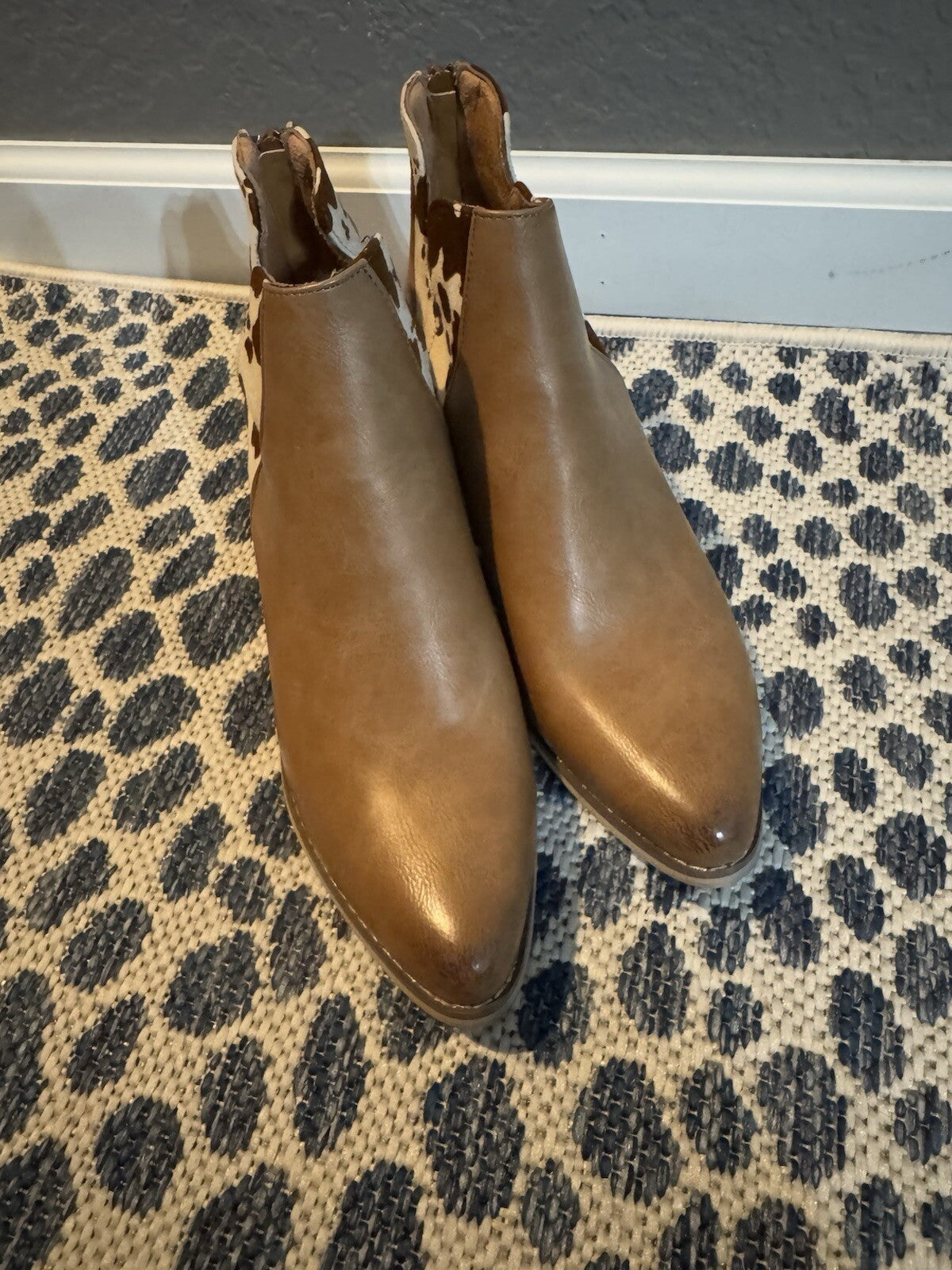 Natural Reflections West Cow Print Booties Size 8 Brand New 