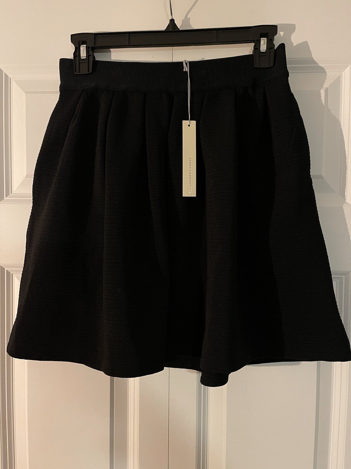Lauren Conrad skirt size small black nwt