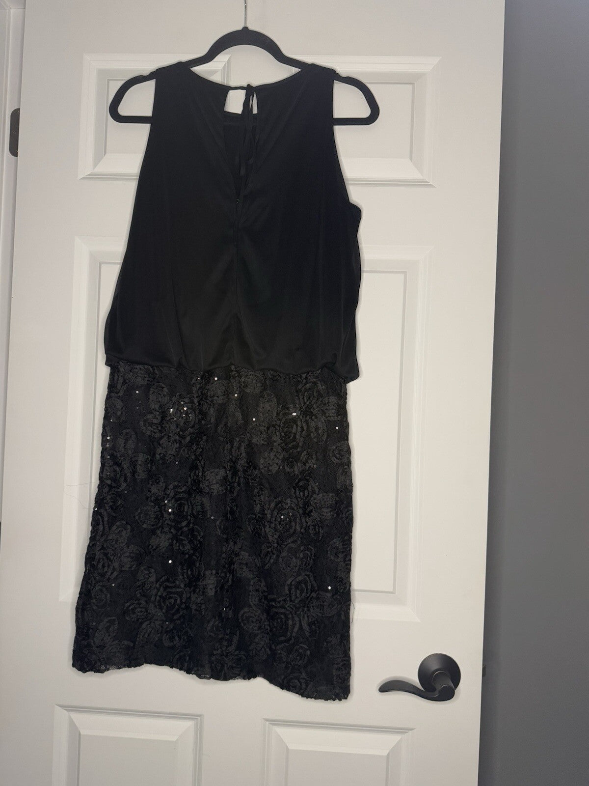 Roz And Ali Sleeveless Dress Black Floral Lace Sequins Bottom Size 12 