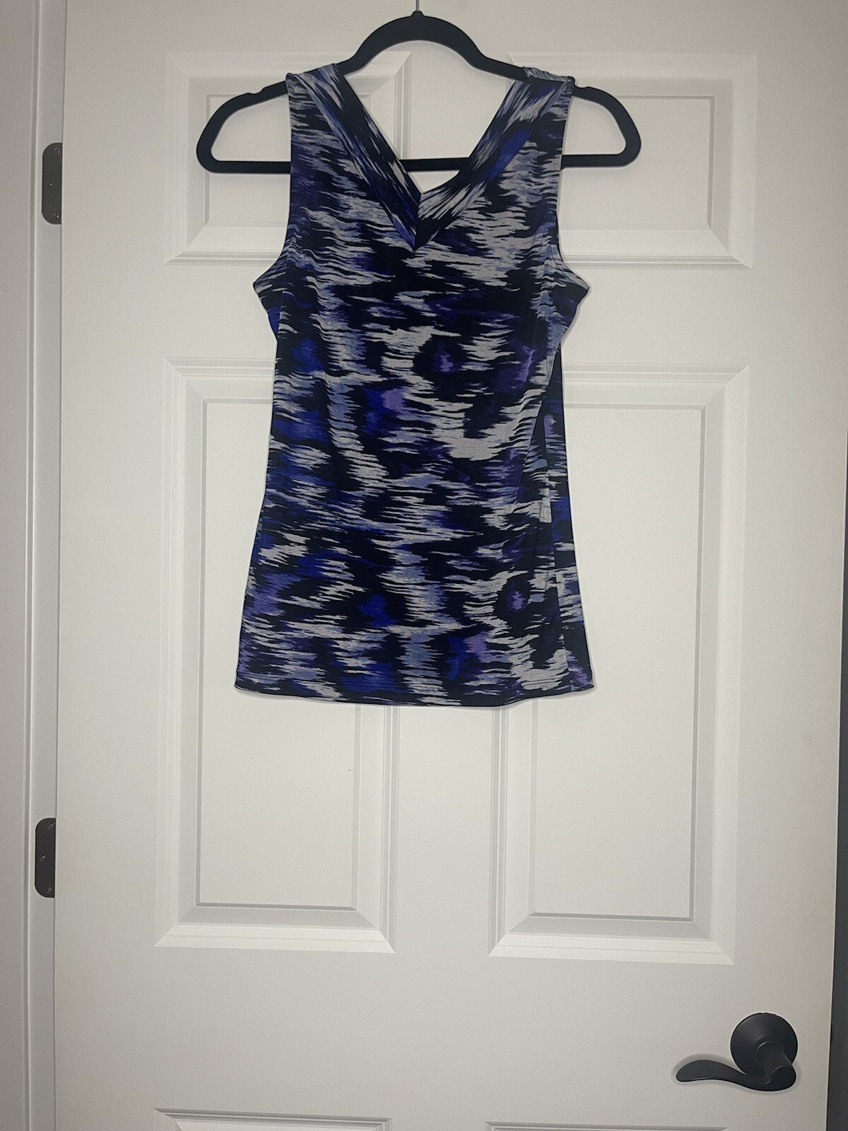 The limited sleeveless blouse xs purple blue white print