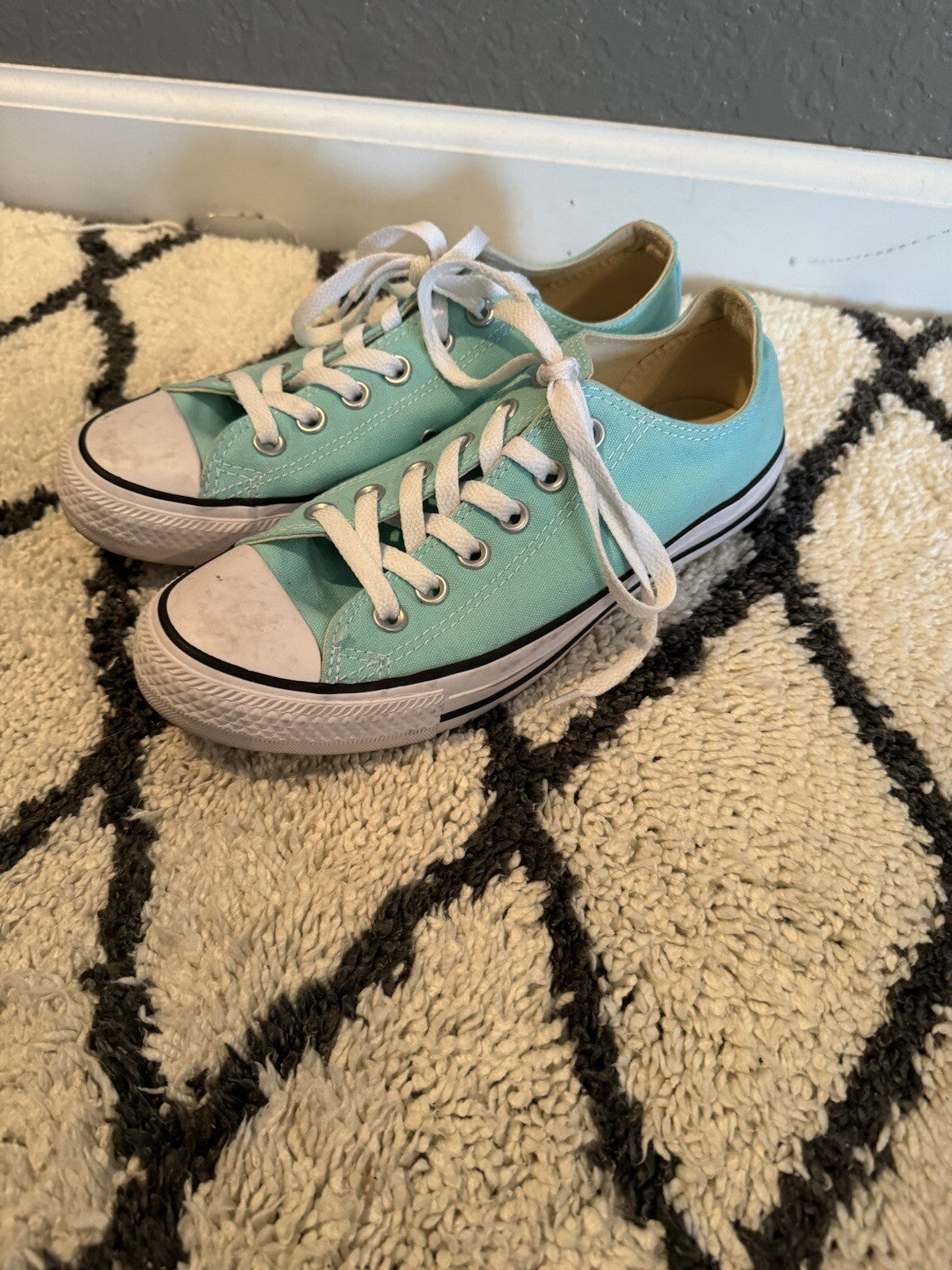 Converse Sneakers Size 7 Blue 