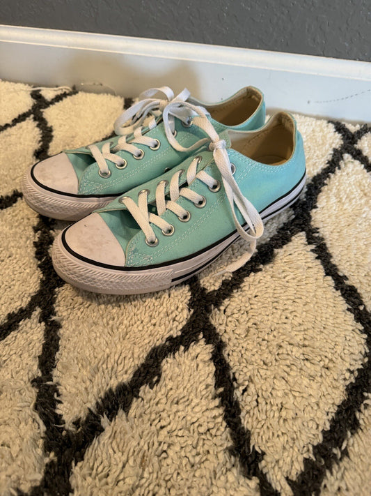 Converse Sneakers Size 7 Blue 