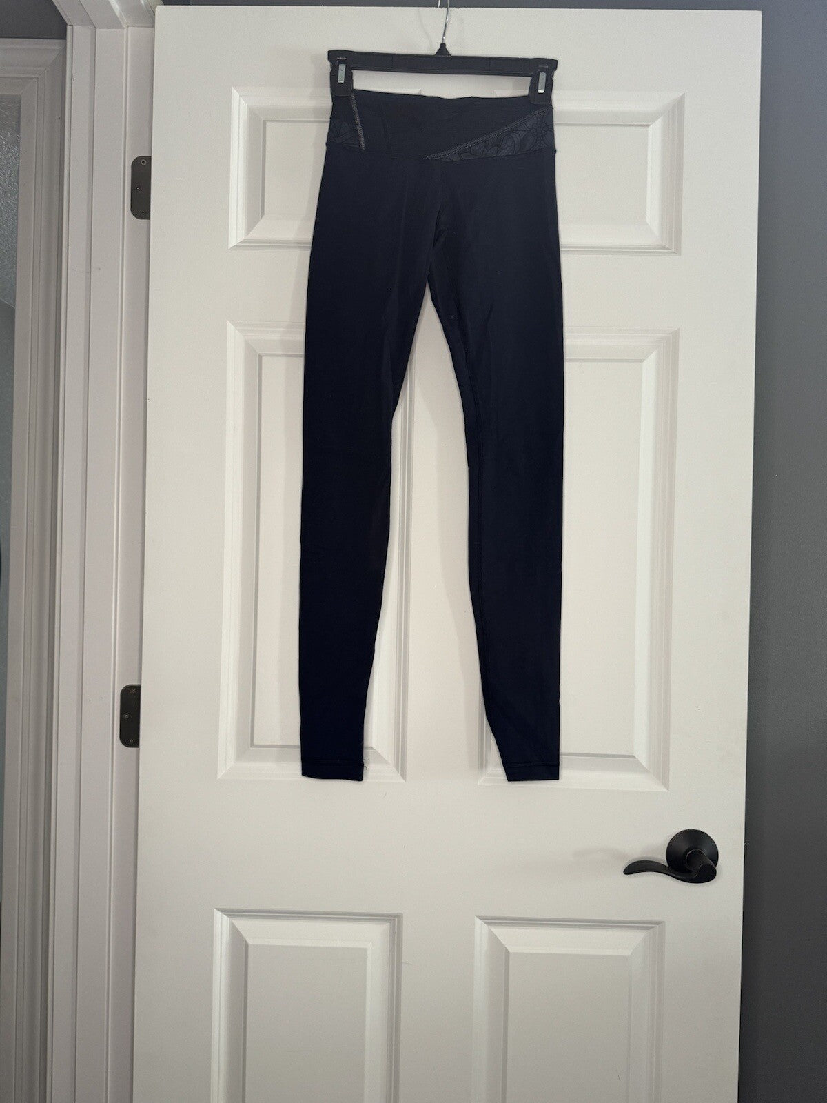 Lululemon Leggings Navy W Floral Waistband Size 2 