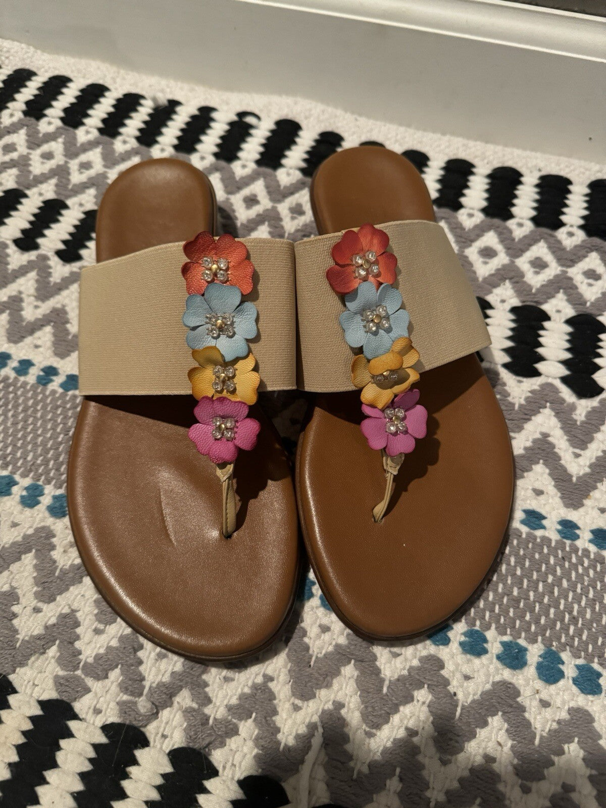 Italian Shoemakers Sandals Size 9 Beige W Multi Color Flowers And Beading