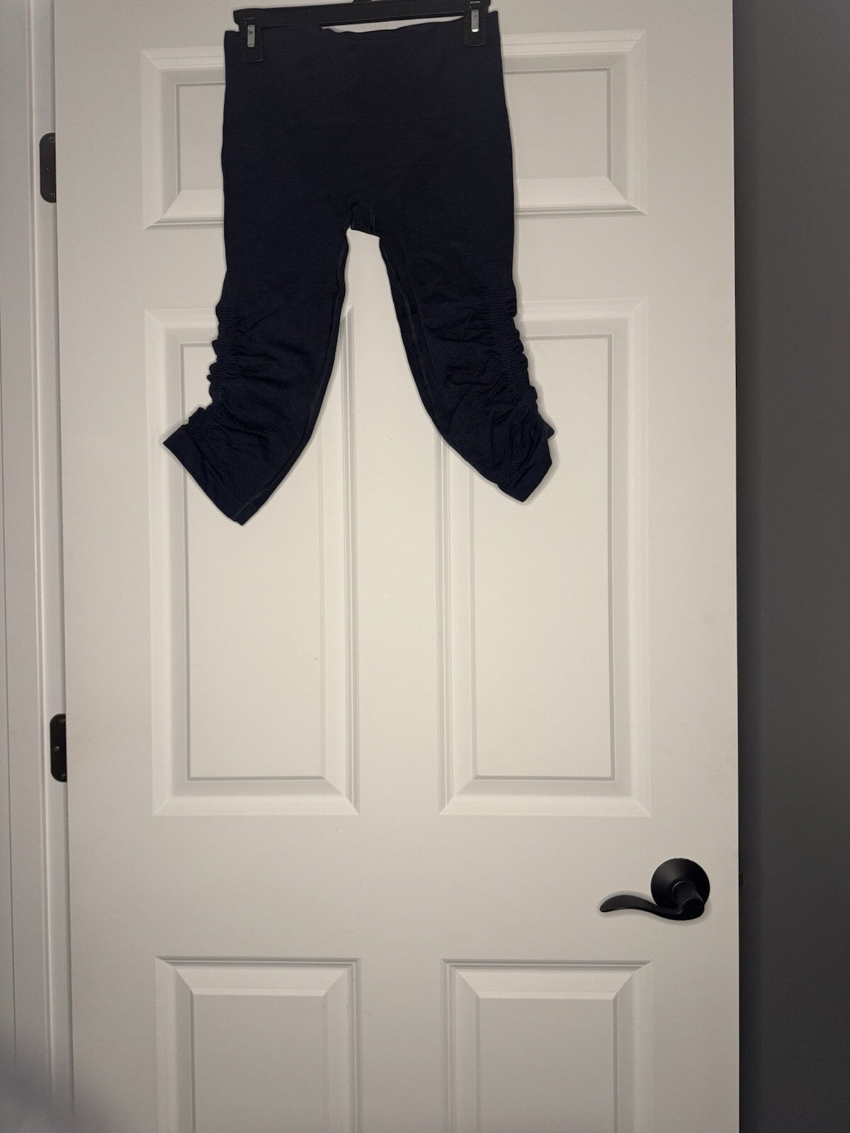 Lululemon Cropped Leggings Size 4 Cinching On Legs Blue 