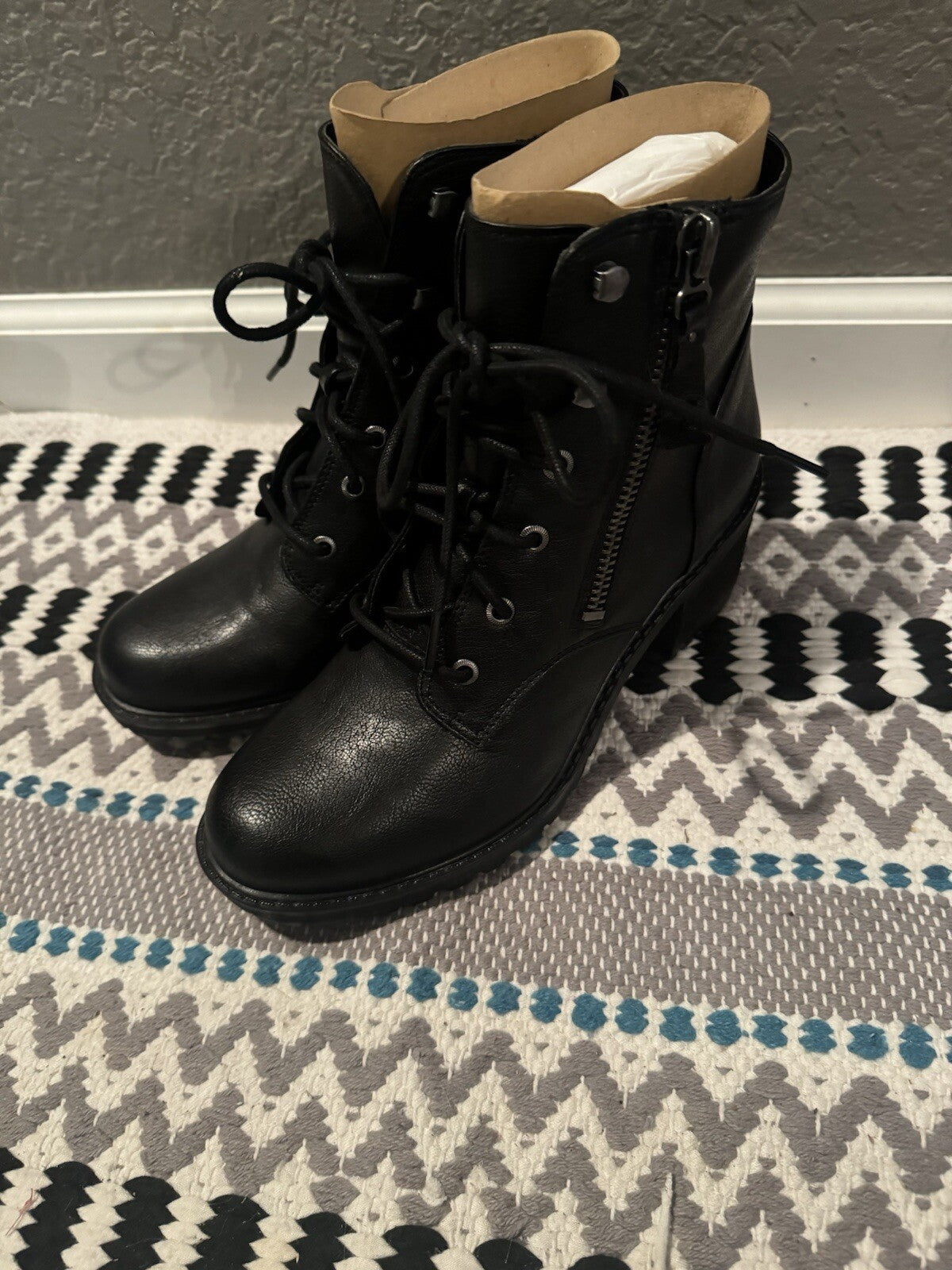 Zodiac Gaige Black Boots Size 9 In Excellent Condition 