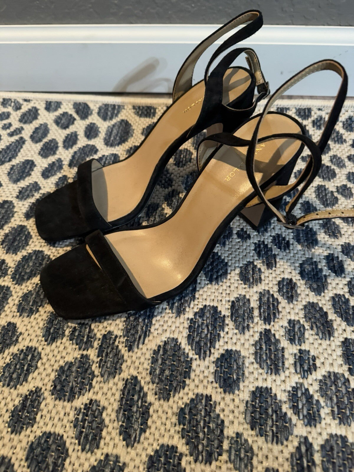 Ann Taylor 7.5 Velvet Strap Heels Black 