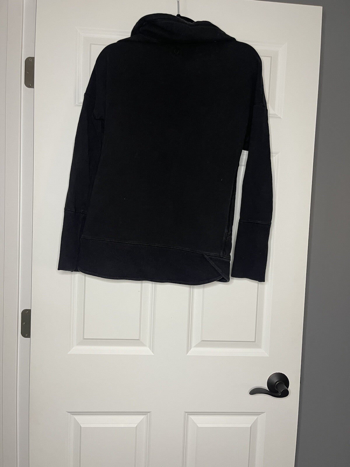 Lululemon sweatshirt black size 6
