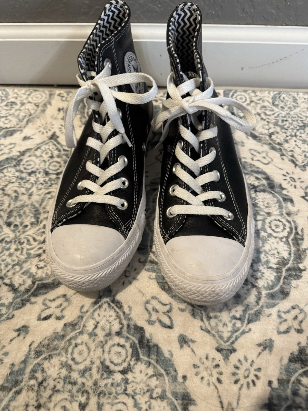 Converse High Tops Black Pleather W White Size 7 In Excellent Condition 