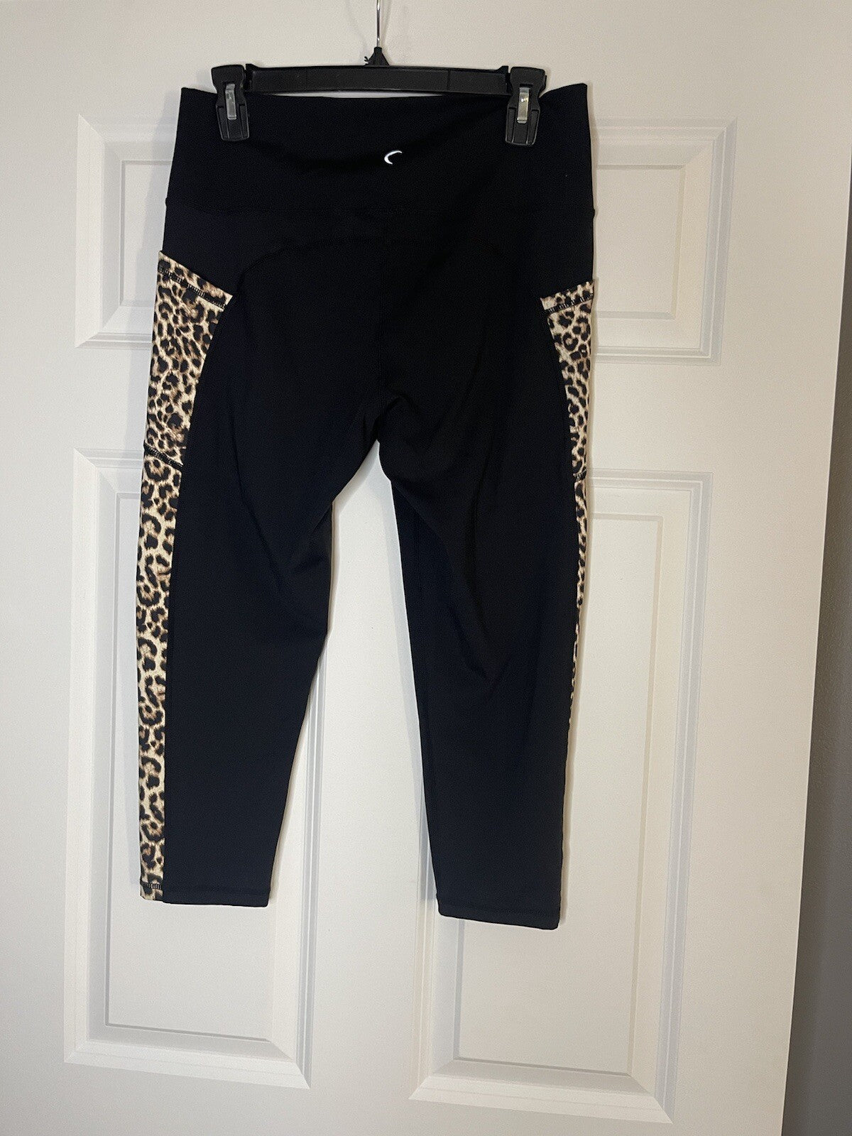 Zyia cropped leggings 14-16 black with brown animal print
