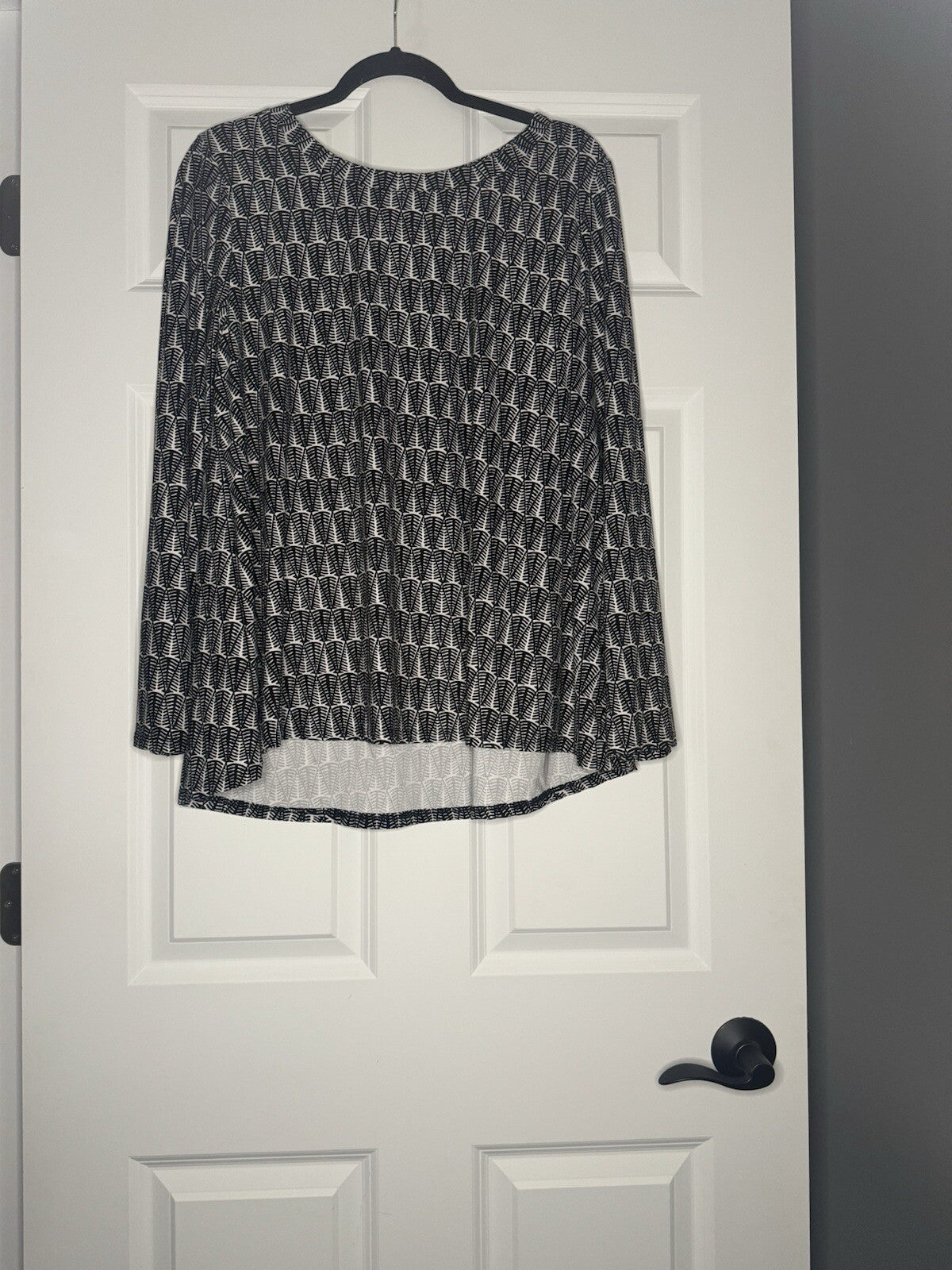 Betseys Boutique Shop Long Sleeve Blouse  Xl Black White Lined Print 
