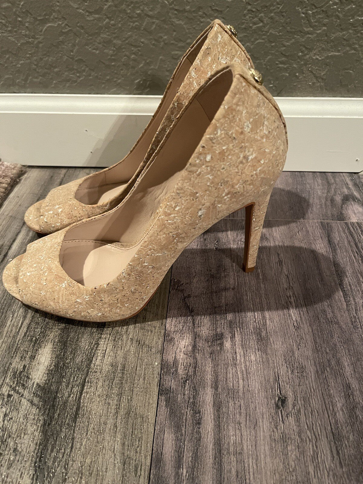 Vince Camuto heels beige white gray mix size 8.5 