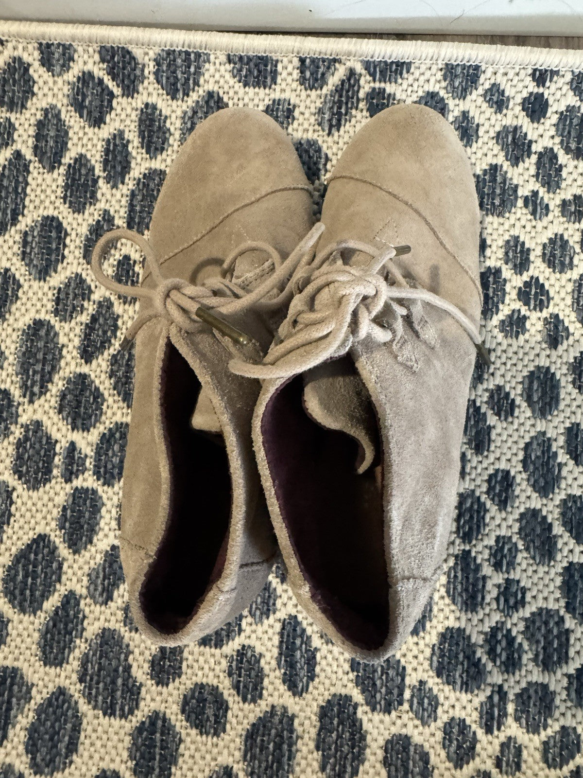 Toms Booties Size 9 Taupe