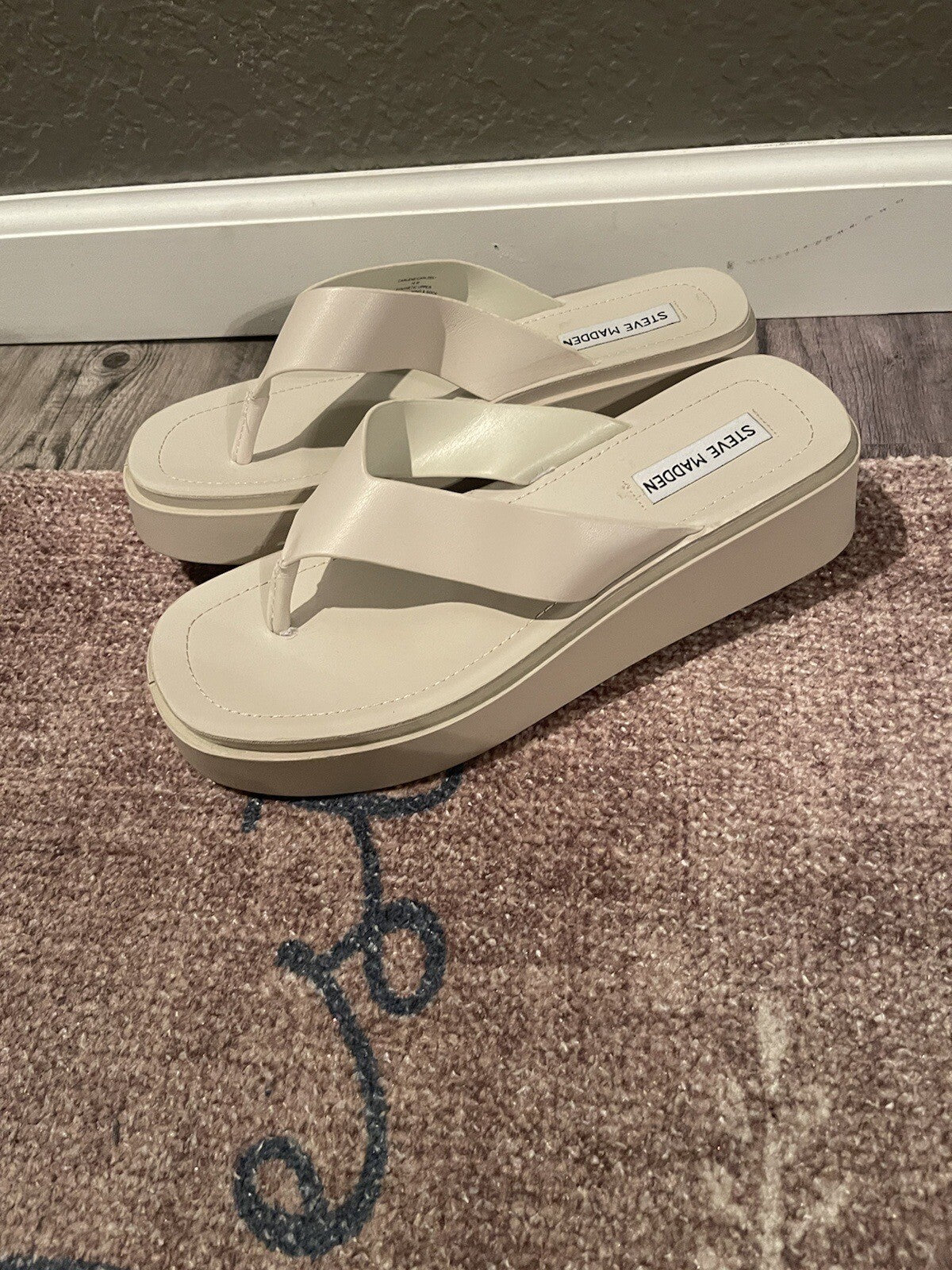 Steve Madden Platform Flip Flips Beige Size 10 Brand New 