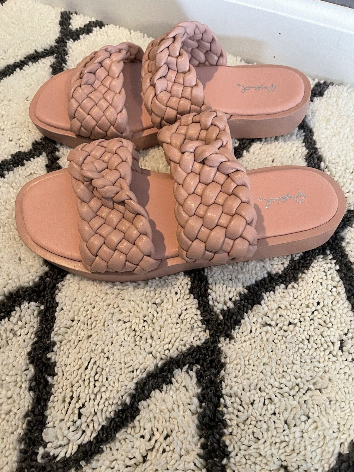Quipid strappy sandals pink size 8 brand new