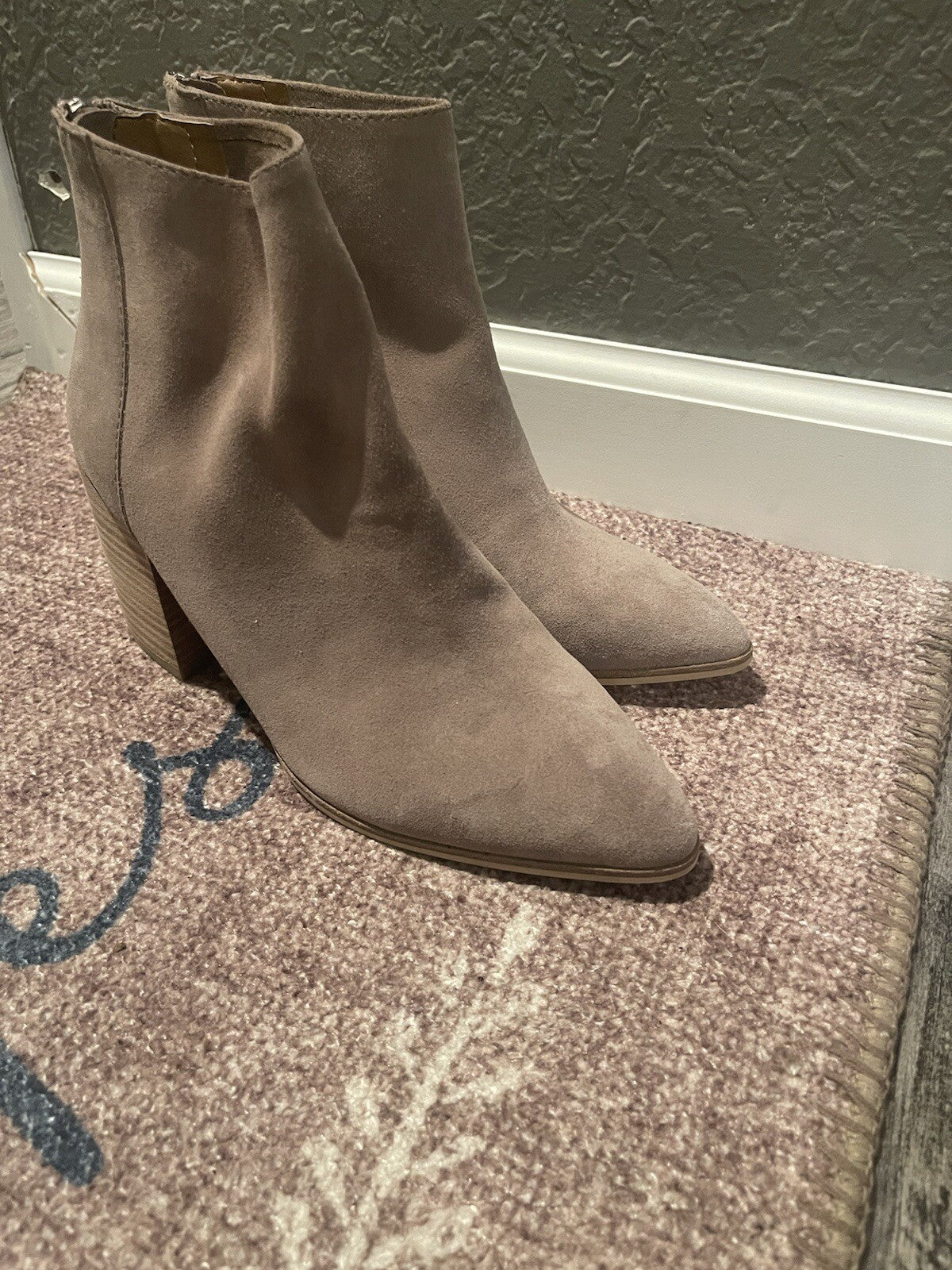 Steve Madden boots taupe size 9 brand new 