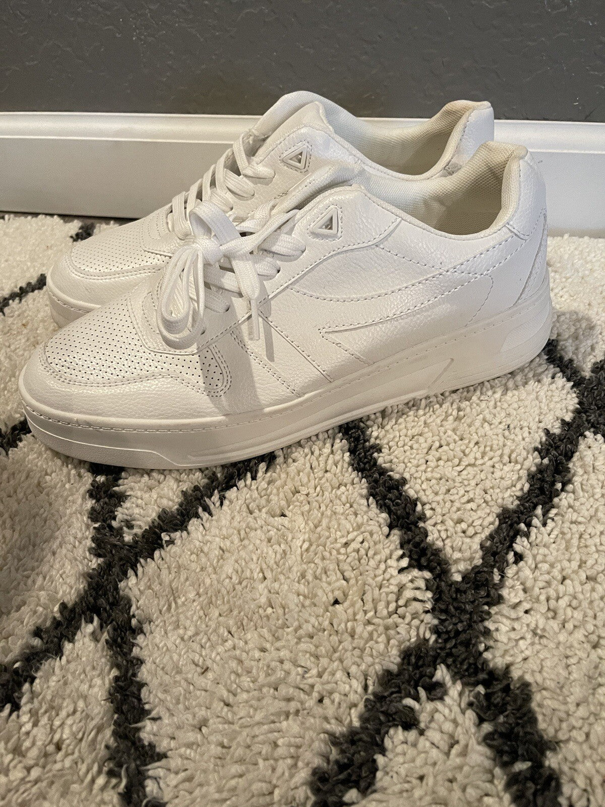 Shoe Dazzle Brooklyn Sneakers Size 10 White