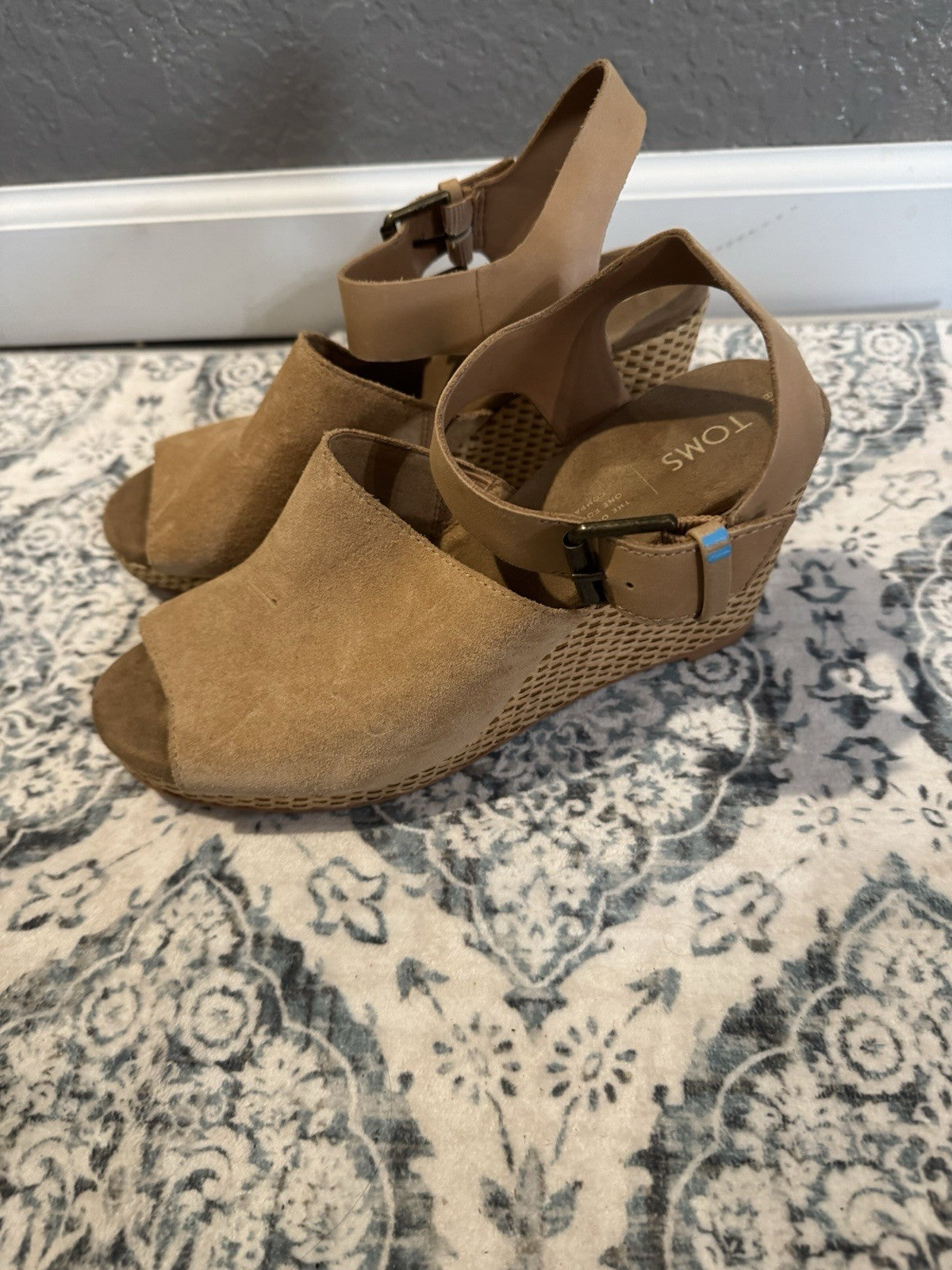 Toms Strappy Heel Sandals Brown Size 8 Small Marking Rt Foot Inside