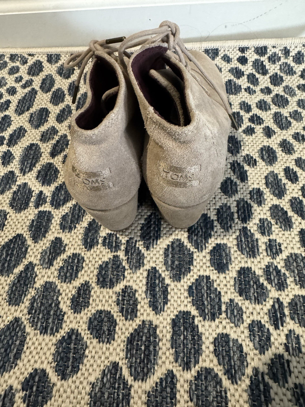 Toms Booties Size 9 Taupe