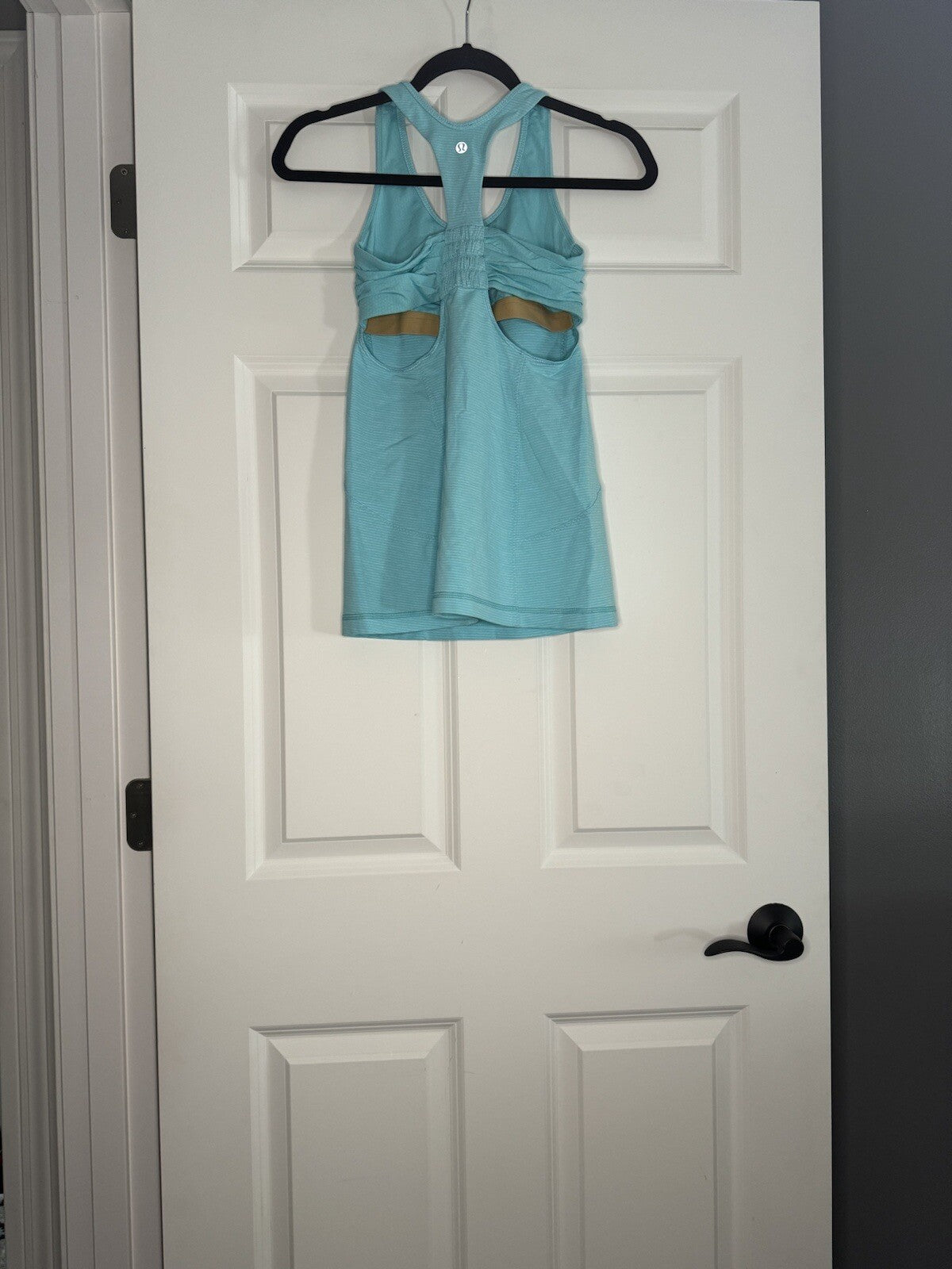 Lululemon Tank Top Blue And White Stripe Size 4 Built In Bra No Padding 