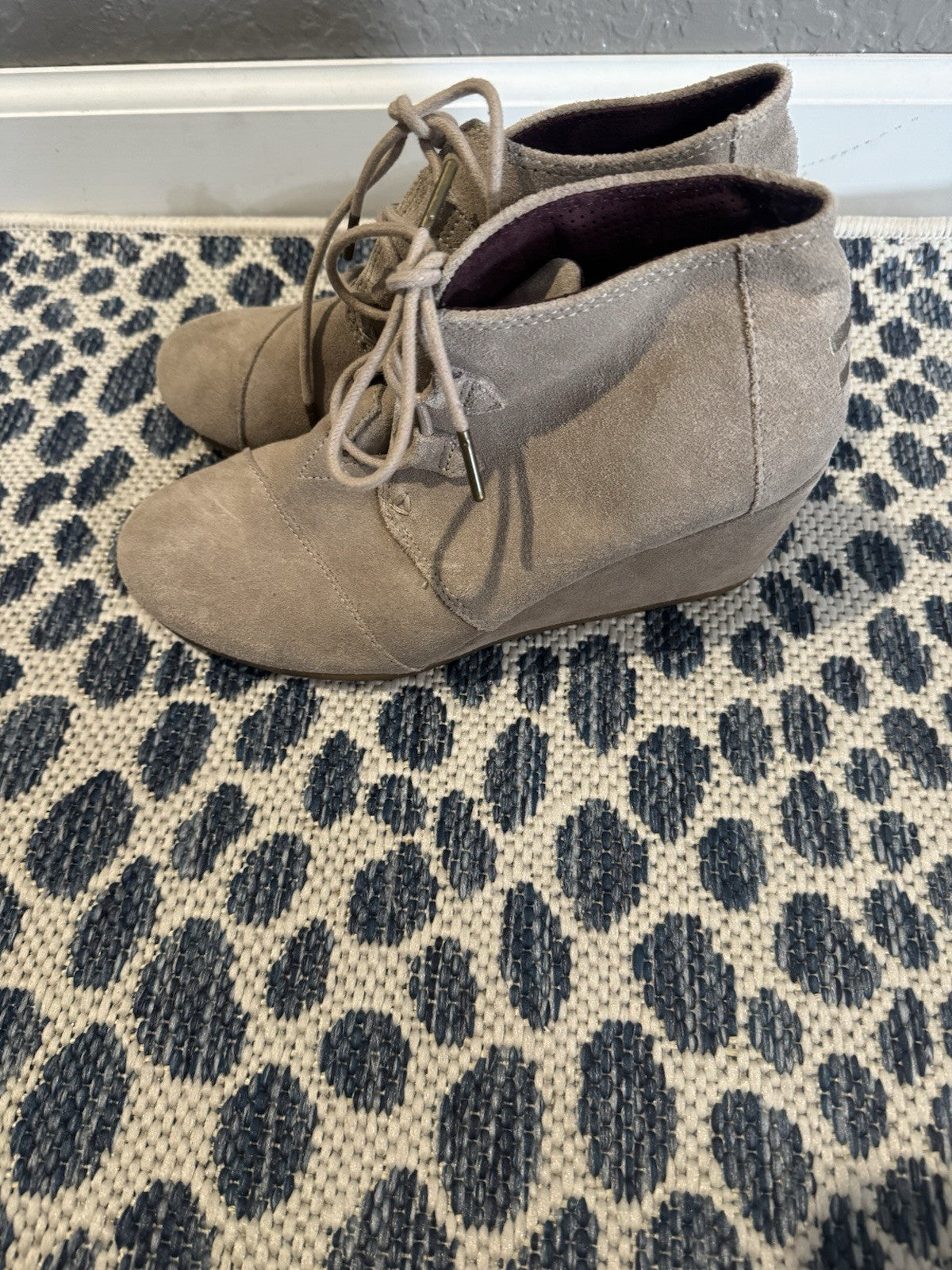 Toms Booties Size 9 Taupe