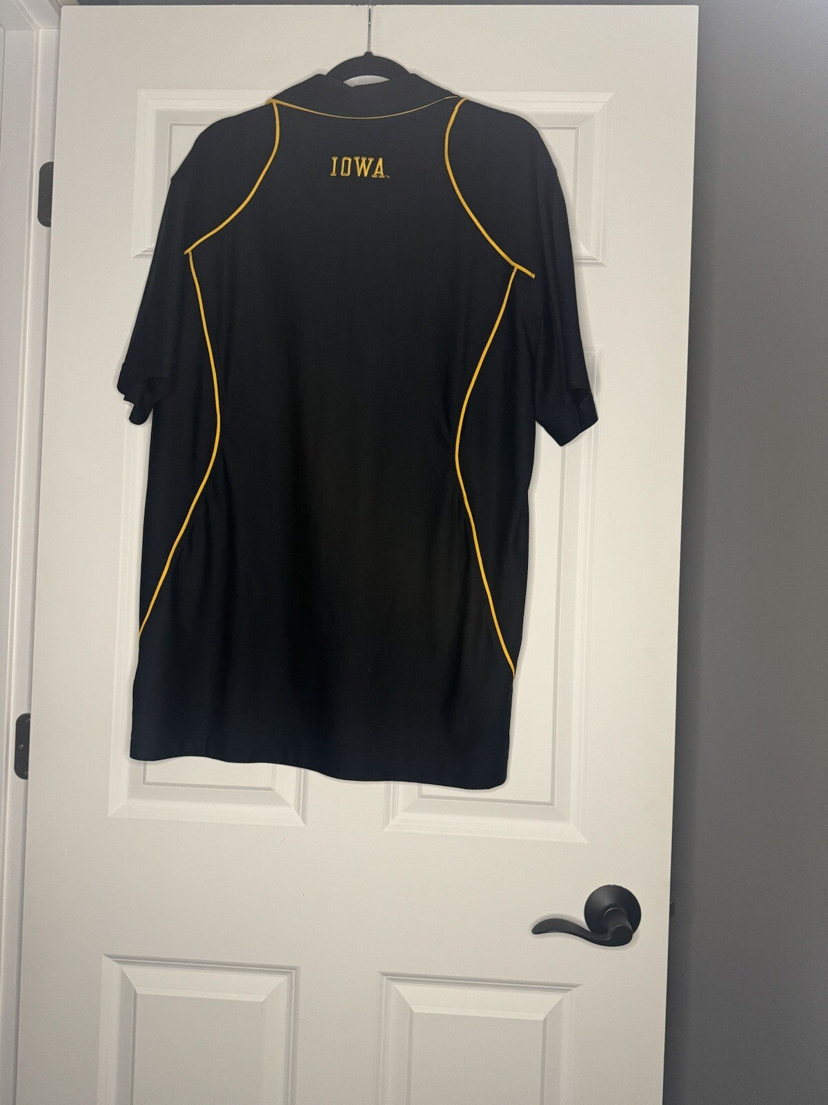 Nike Dri Fit Mens Iowa Hawkeyes Polo Short Sleeve Large Black Yellow 