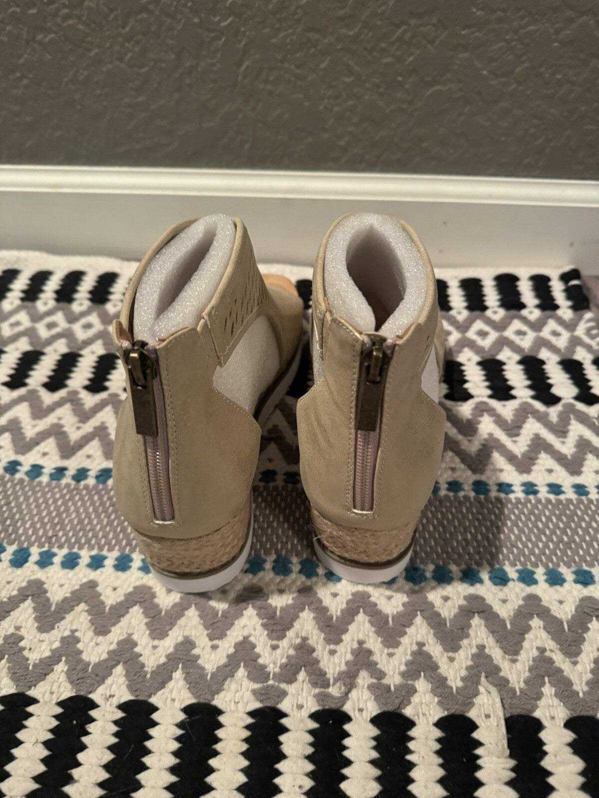 Corkys Sandals Size 9 Gold Sparkle Brand New 