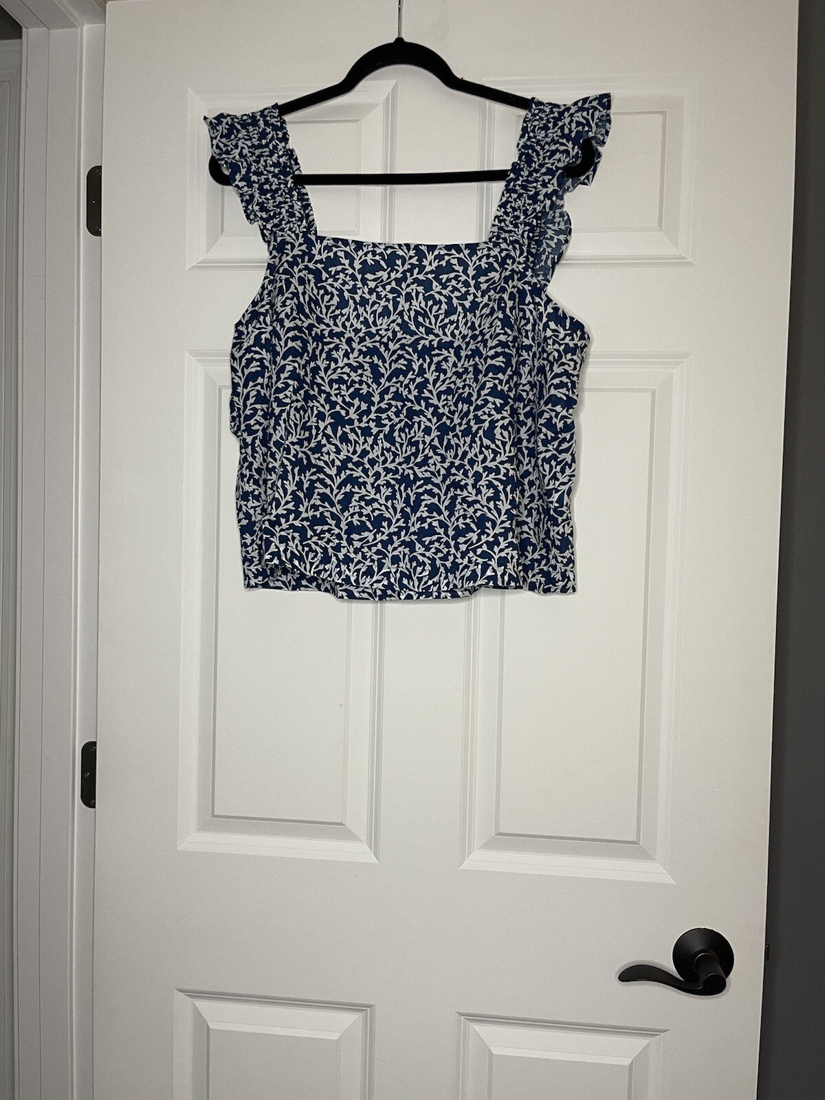J Crew Sleeveless Ruffle blouse Navy With White Floral Large 