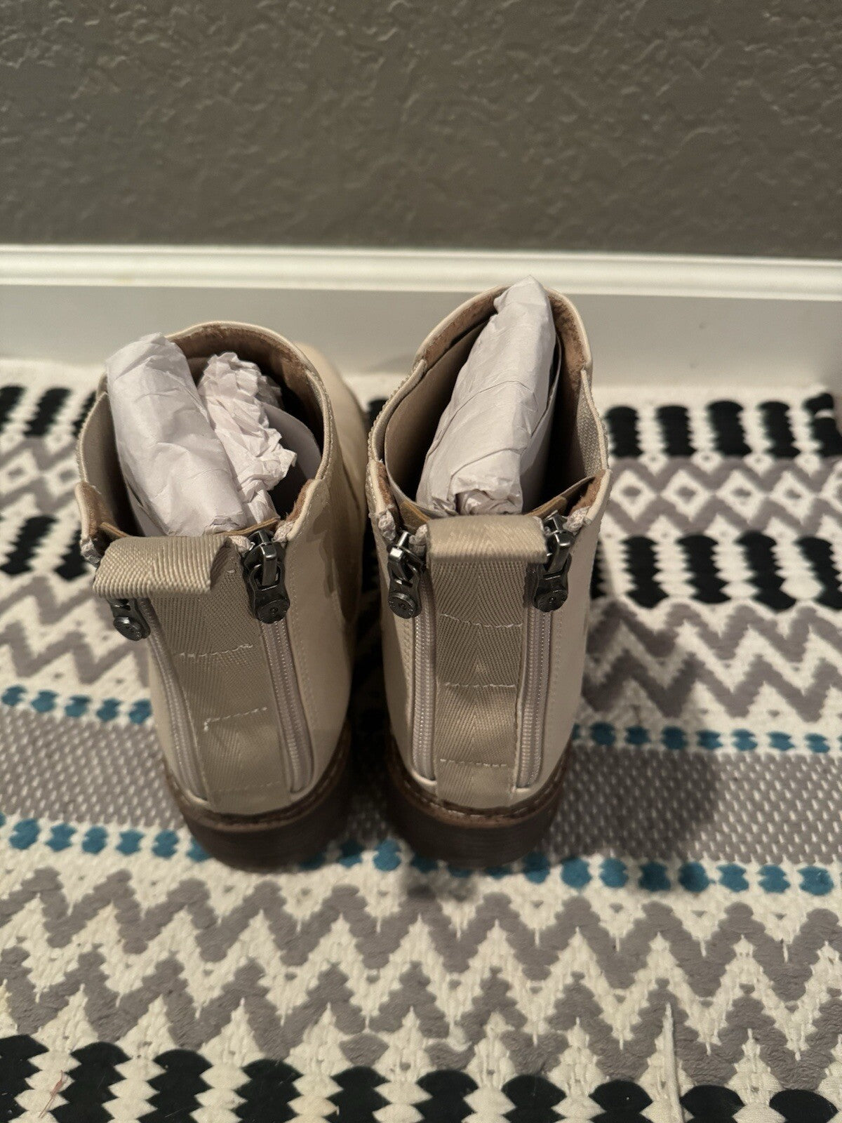 Blowfish Malibu Cloud Boots Size 9 In Excellent Condition