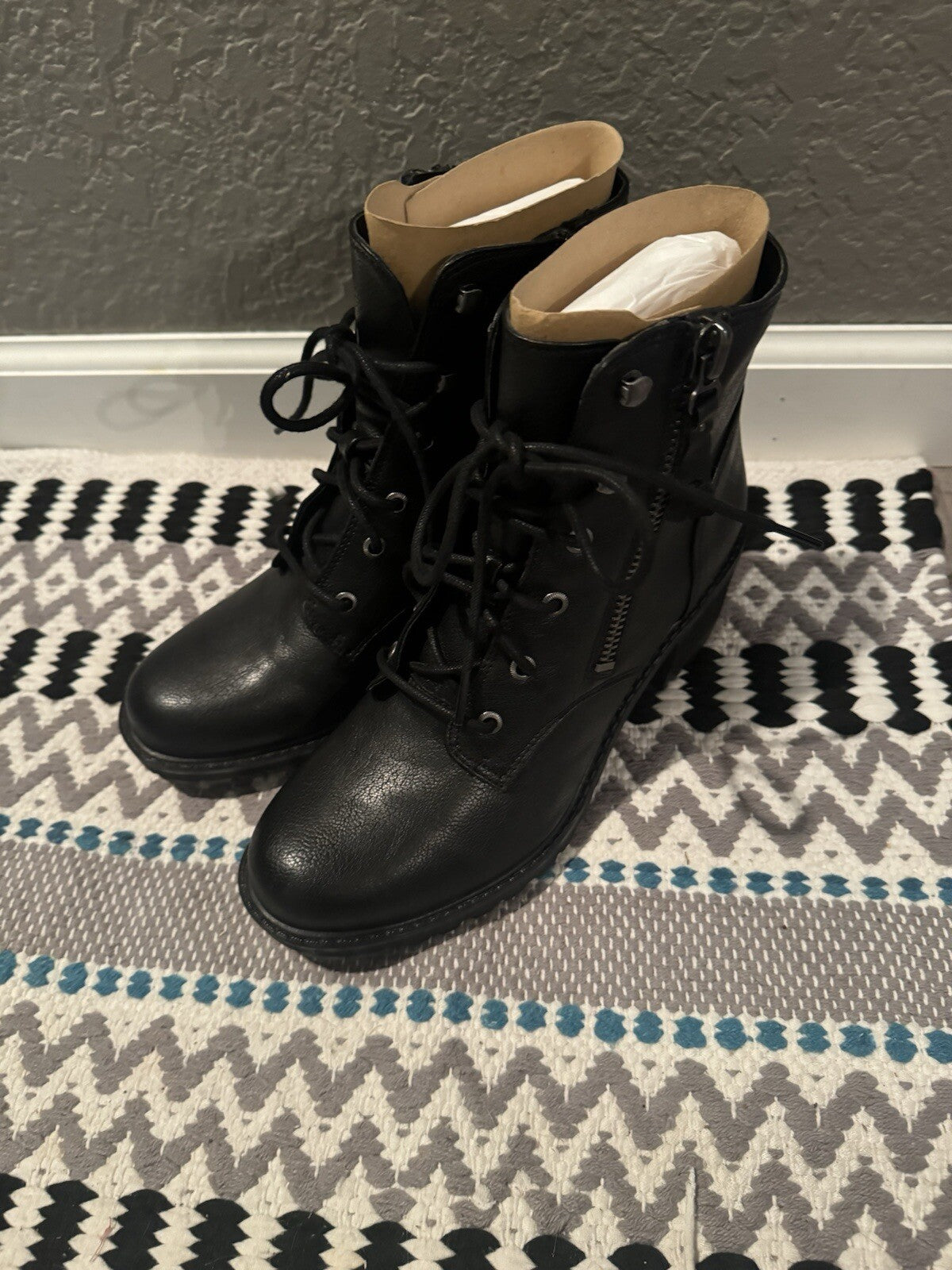 Zodiac Gaige Black Boots Size 9 In Excellent Condition 