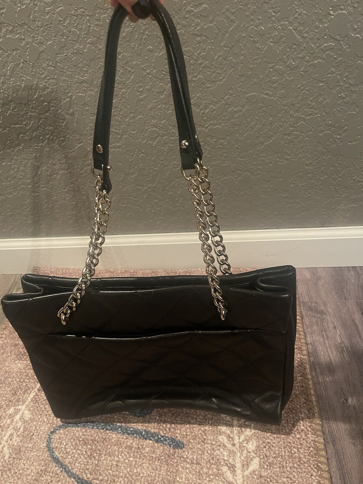 Kate Spade black quilted purse in excellent condition