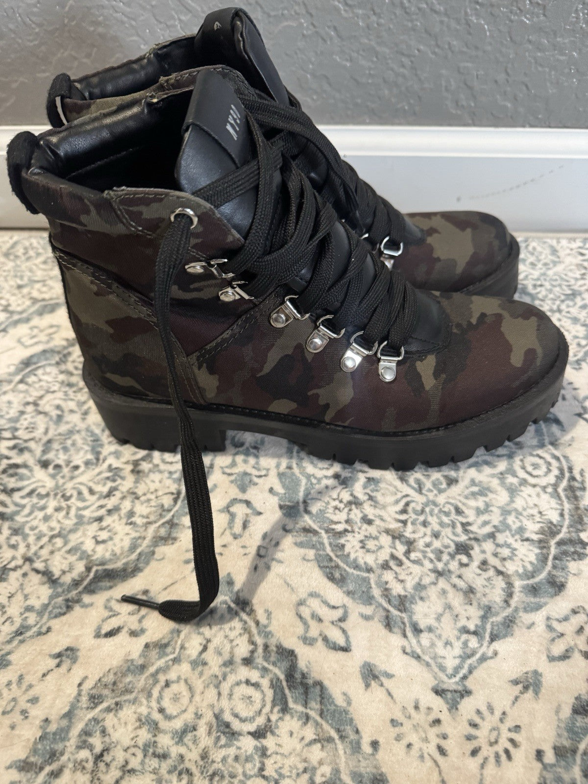Steve Madden Boots Size 8 Black Brown Camo Print In Excellent Condition