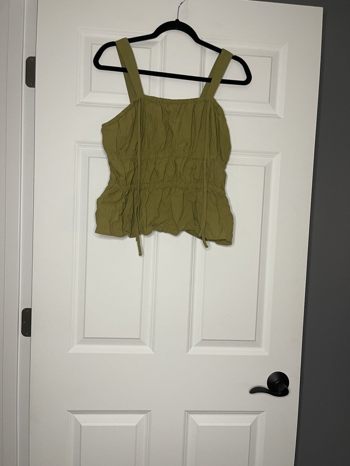 Universal thread sleeveless blouse green NWT