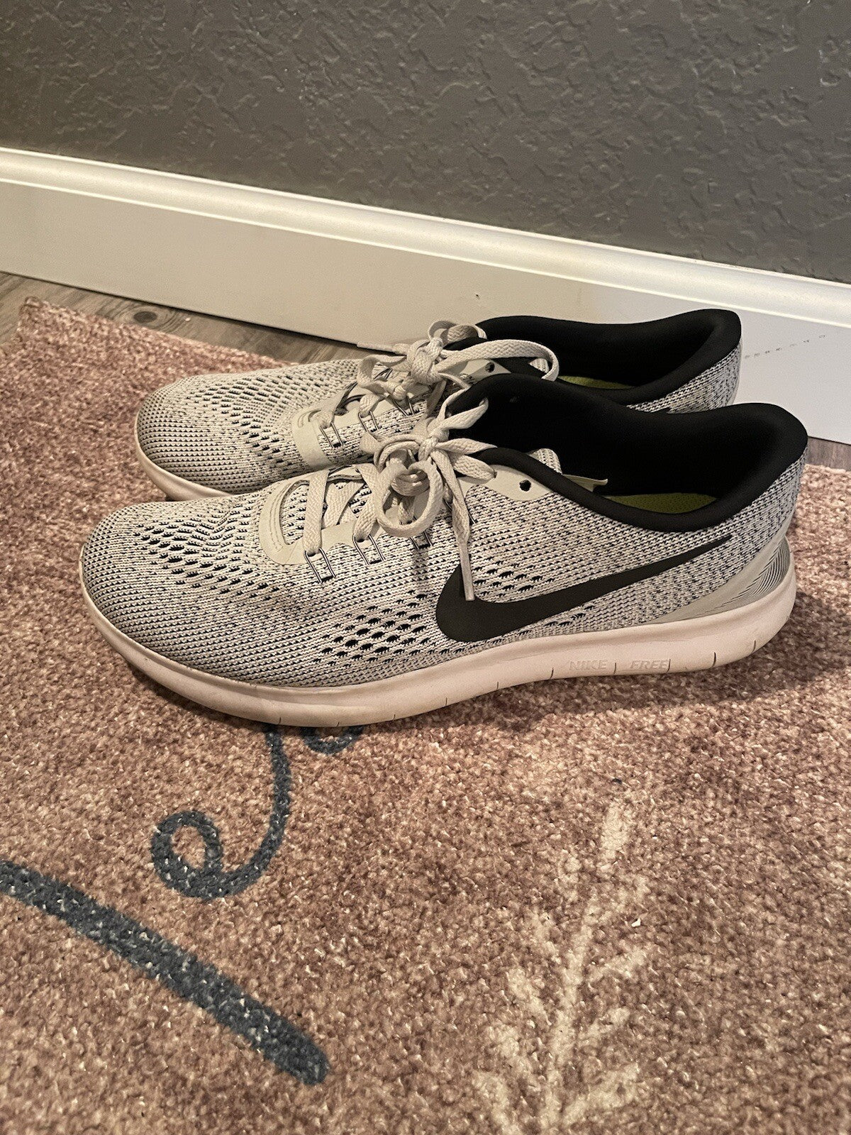 Nike free sneaker gray black white size 11 