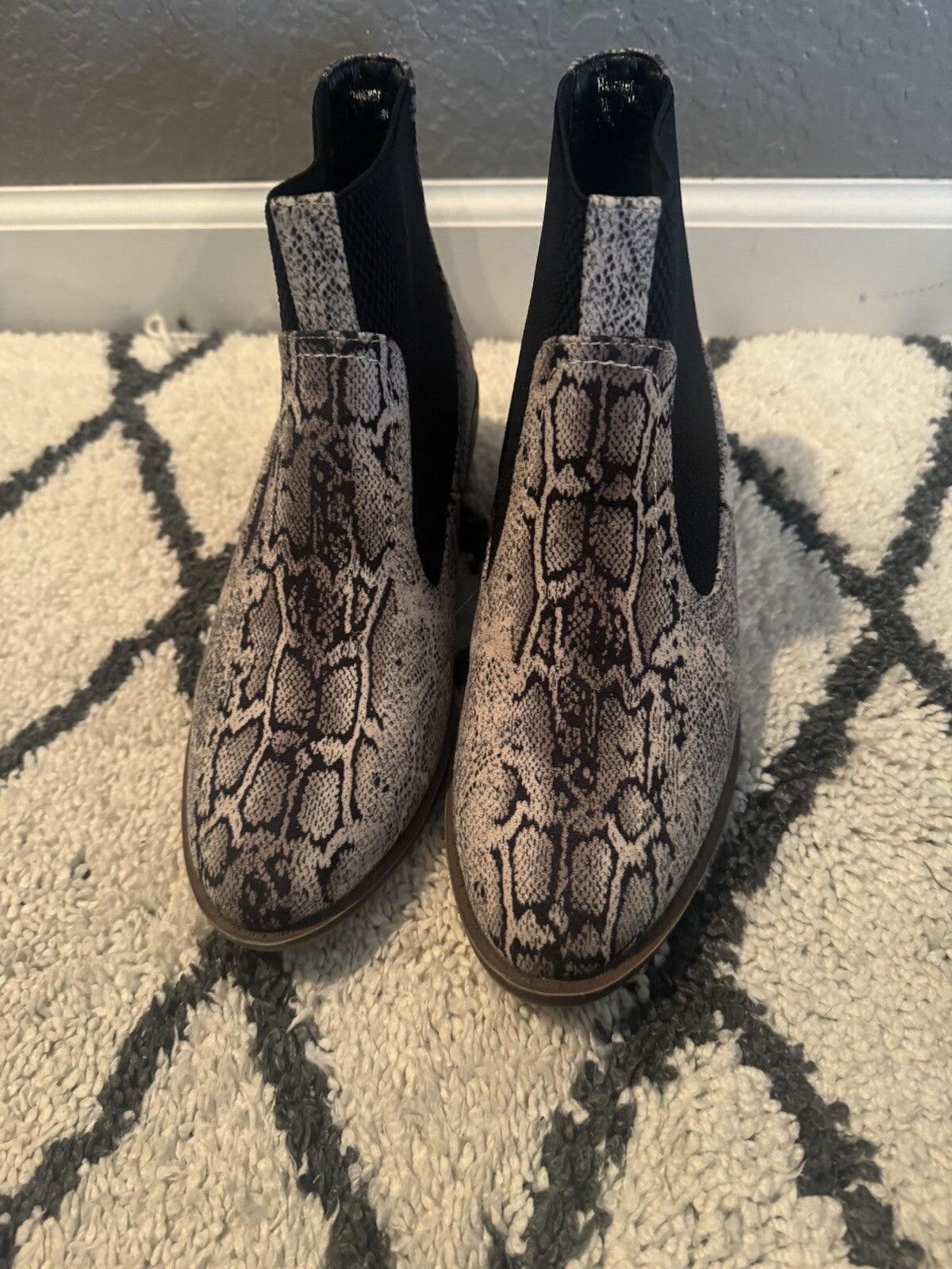Boutique By Corkys Black Brown Snakeskin Print Booties Size 8 Super Soft Materia