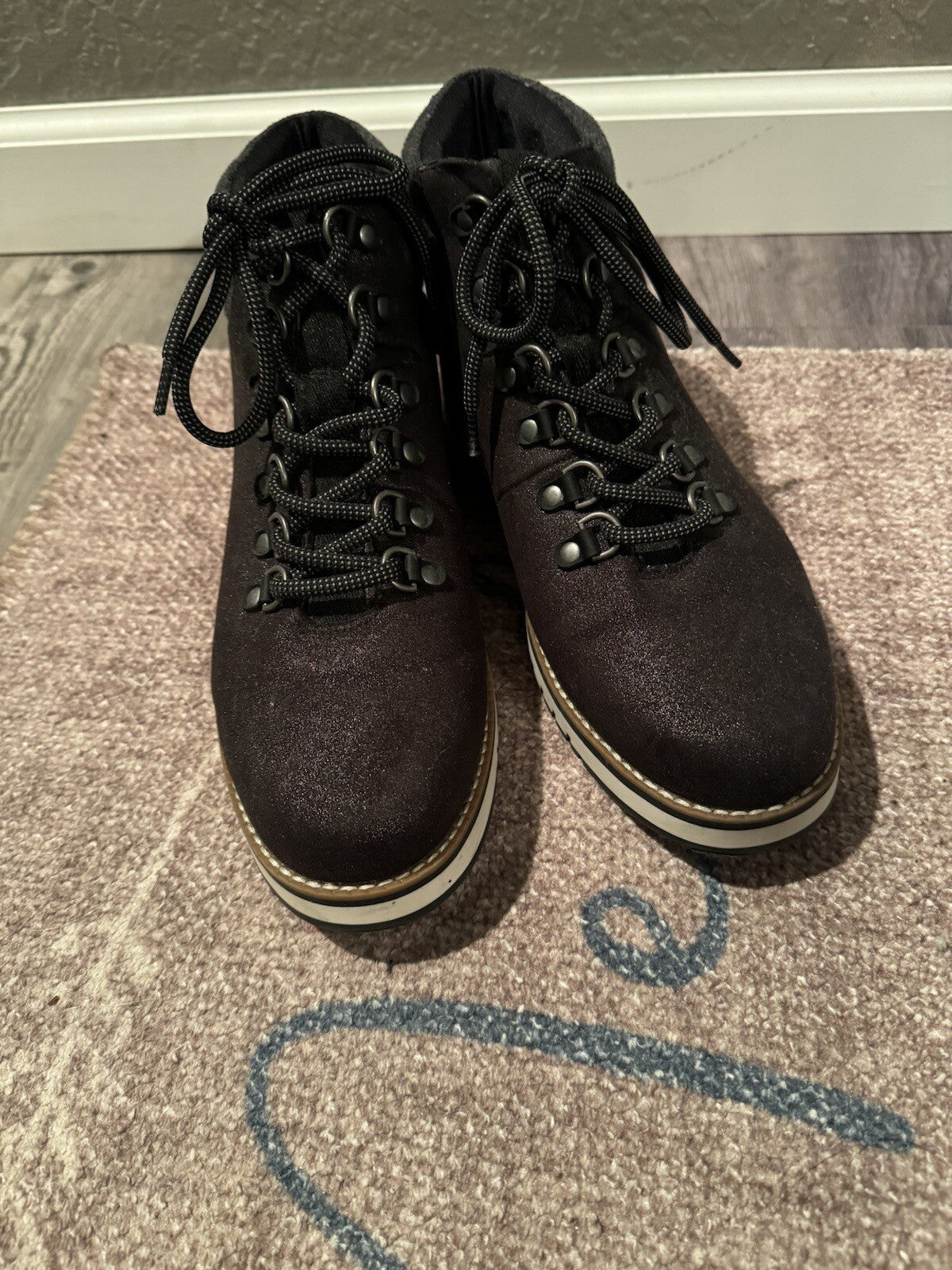 White Mountain Boots Size 10 Black Sparkly 