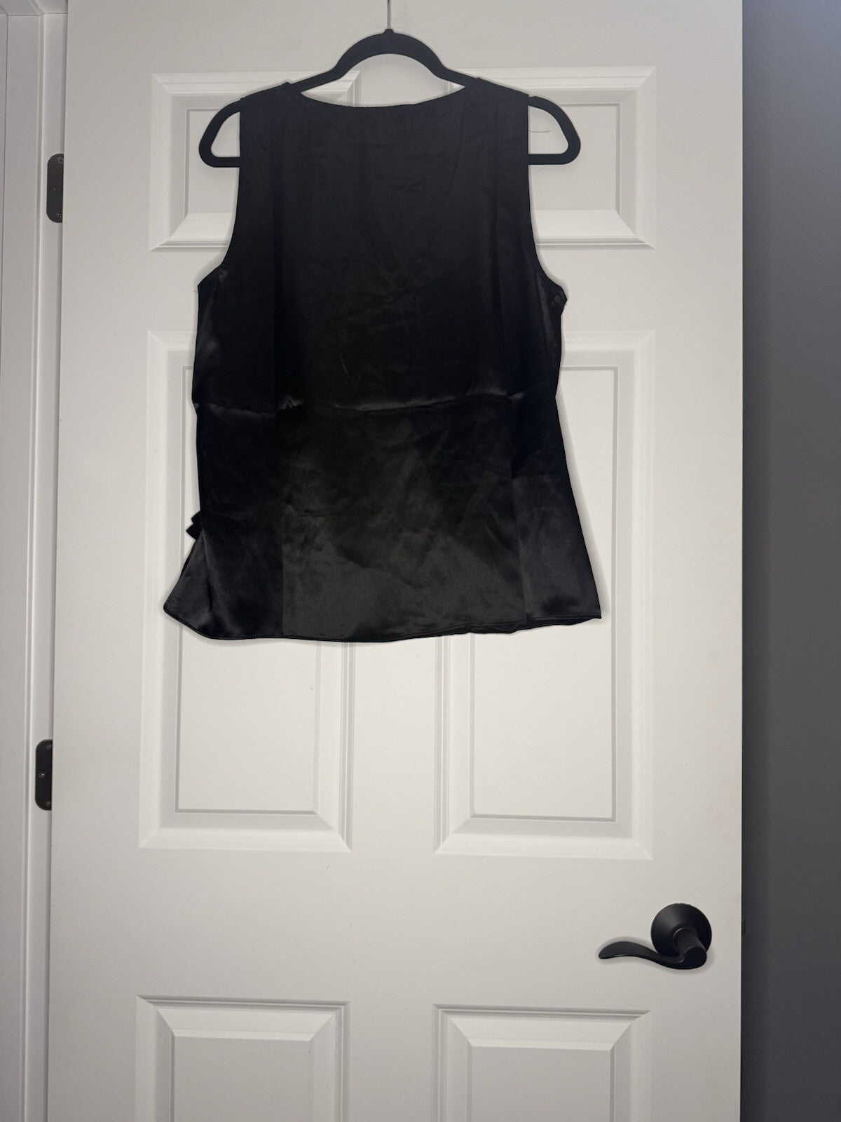 White House Black Market Sleeveless Blouse Ruffles Diagonally Down Large Black 