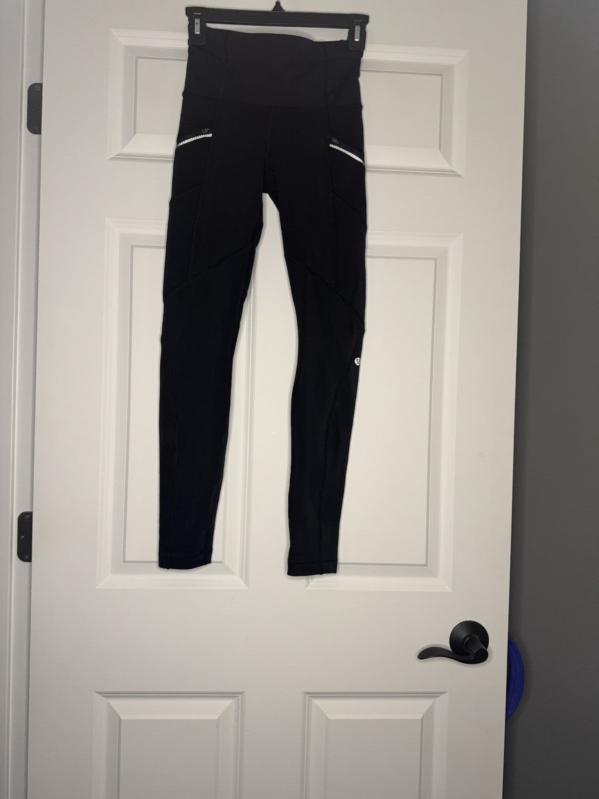 Lululemon Black Leggings With Zipper Pockets On Sides Size 2