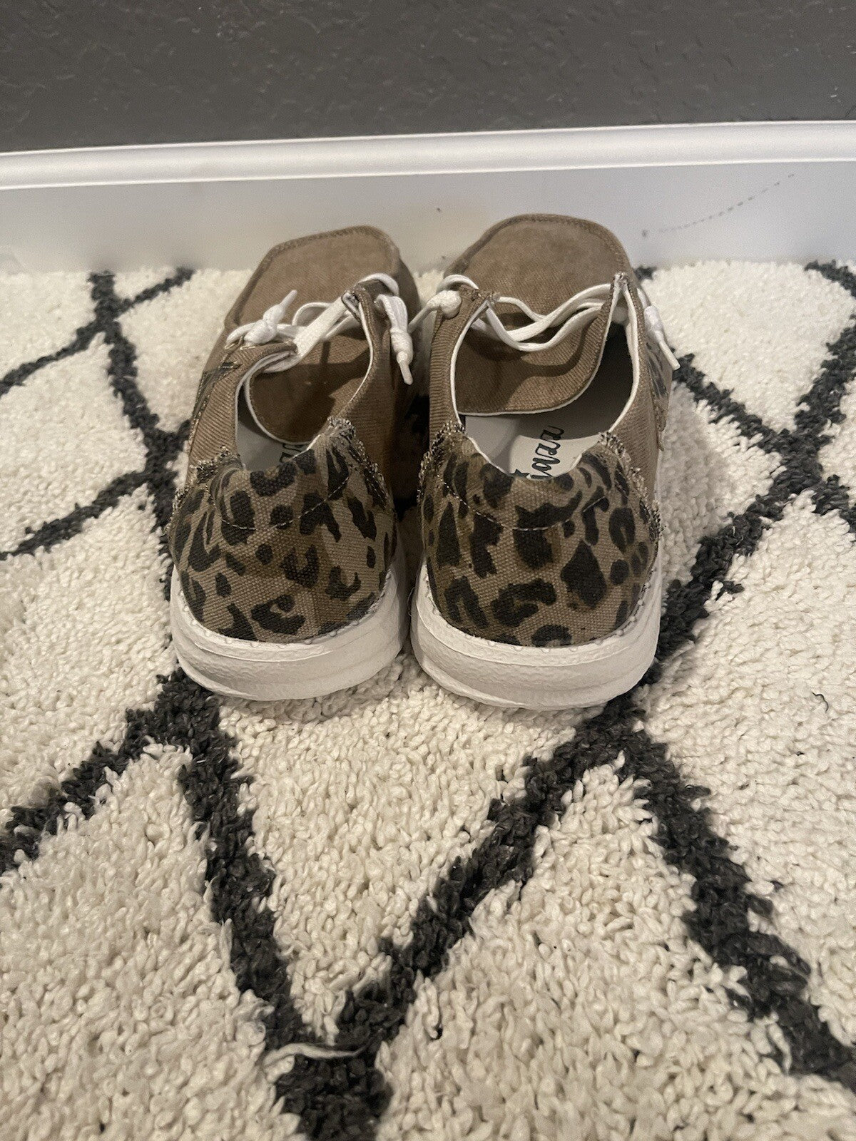 Gypsy jazz starstruck slip on shoes taupe size 10 new in box