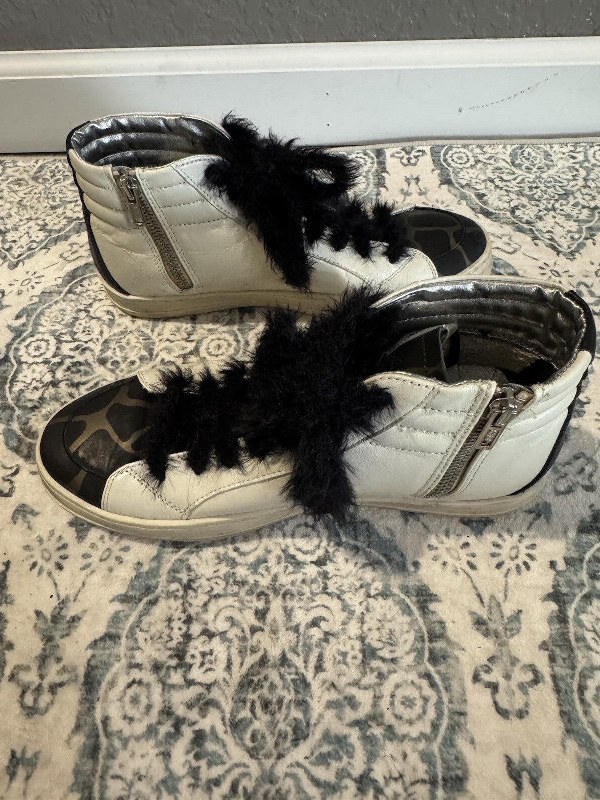 P448 White W Black And Gold Print And Fur Laces Size 38