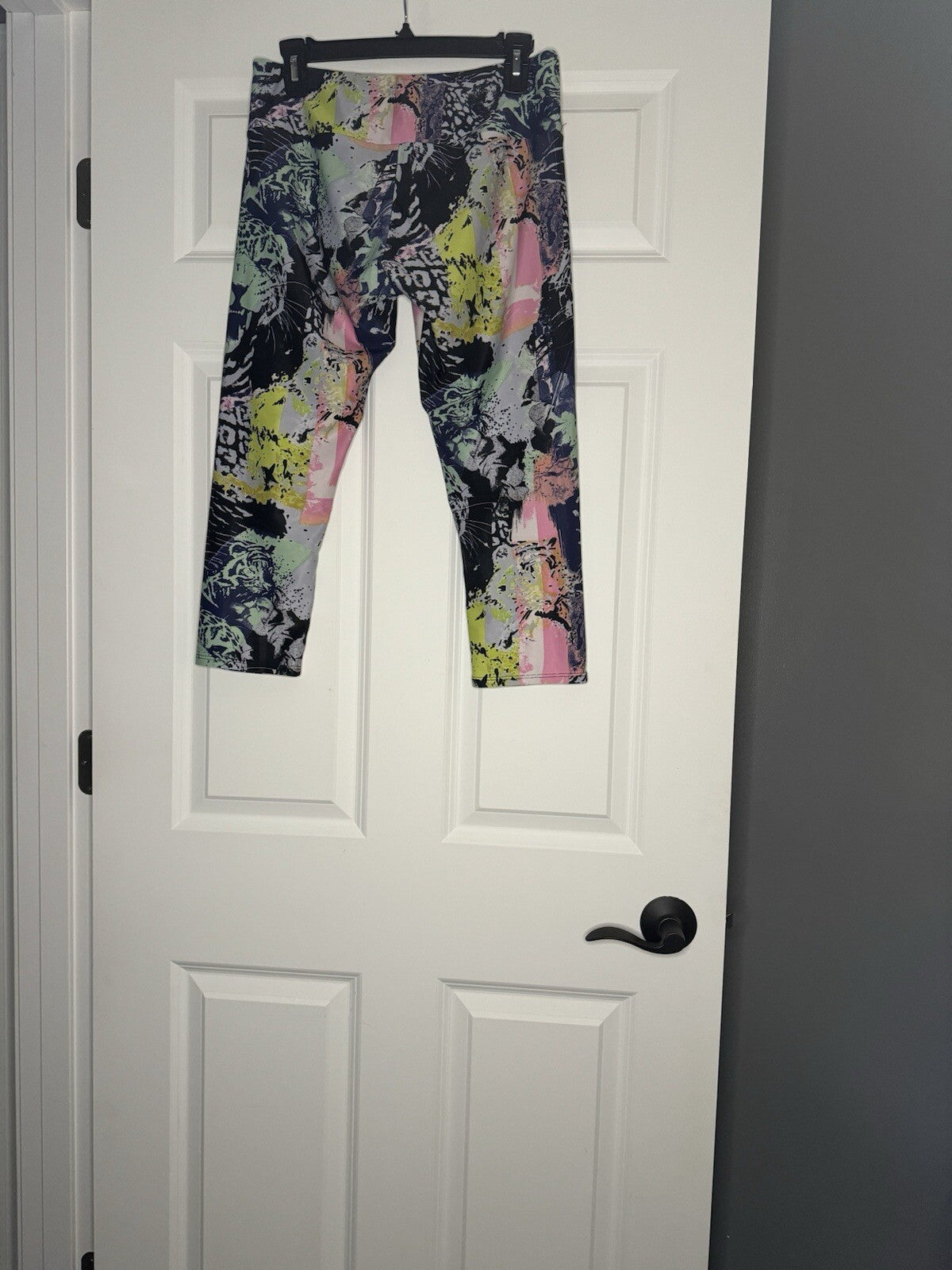 Onzie Cropped Leggings M/l Blue Green Pink White Multi W Tiger Print