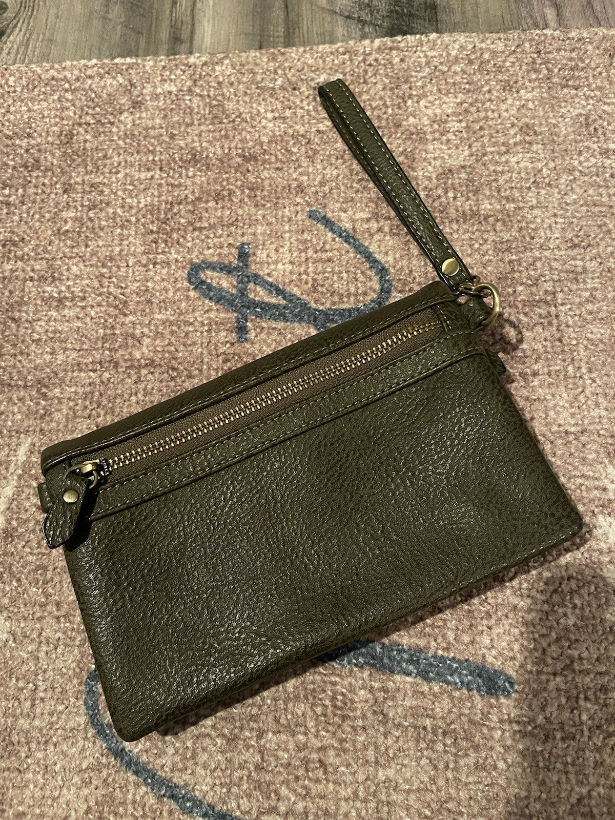 Joy wristlet green