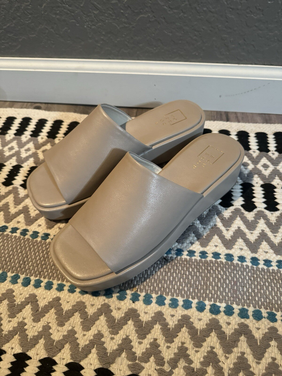 Shu Shop Taupe Slip On Heels 10 New In Box 