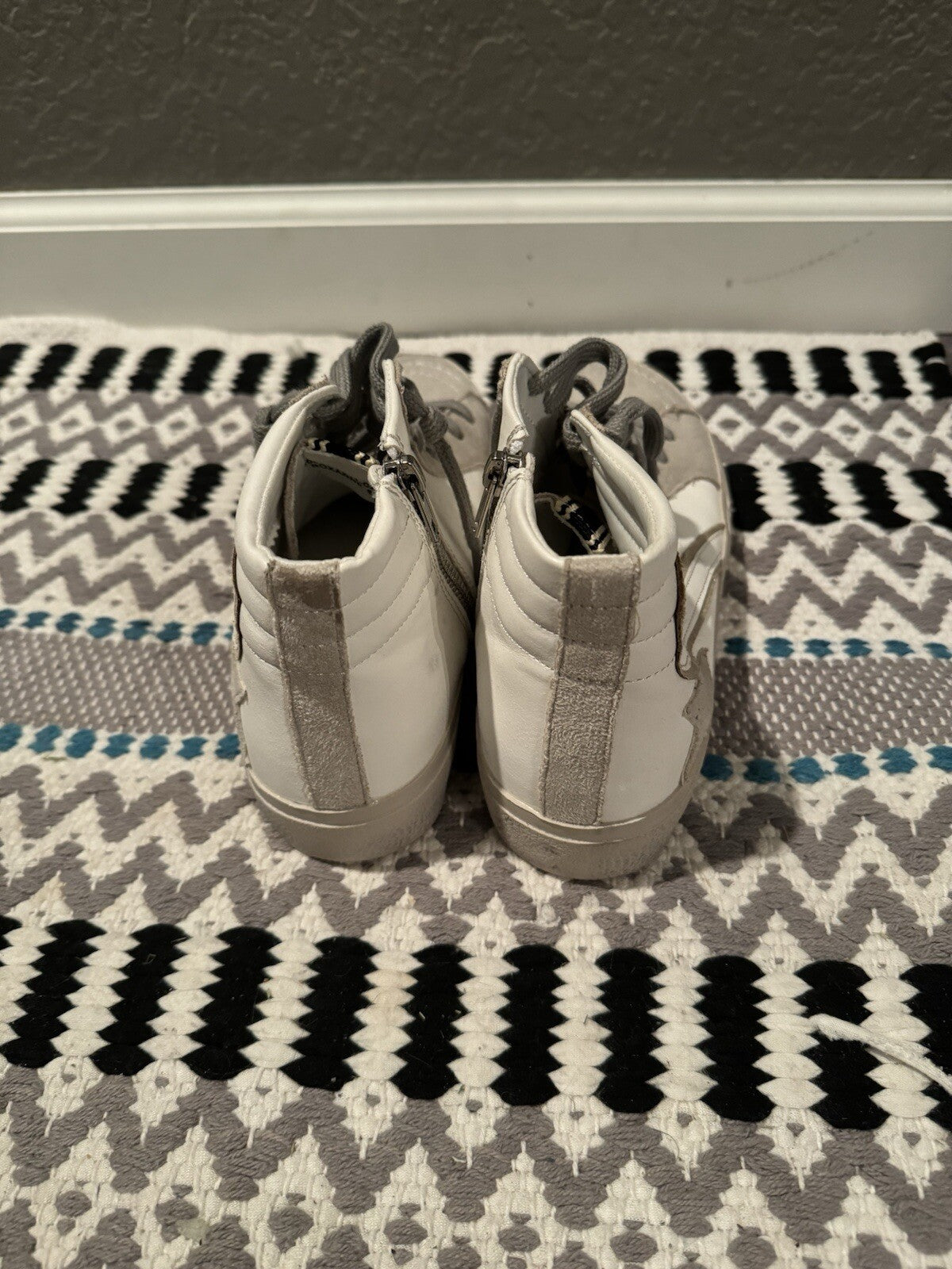 Shu Shop Sneakers Size 8 White Beige Gold In Excellent Condition 