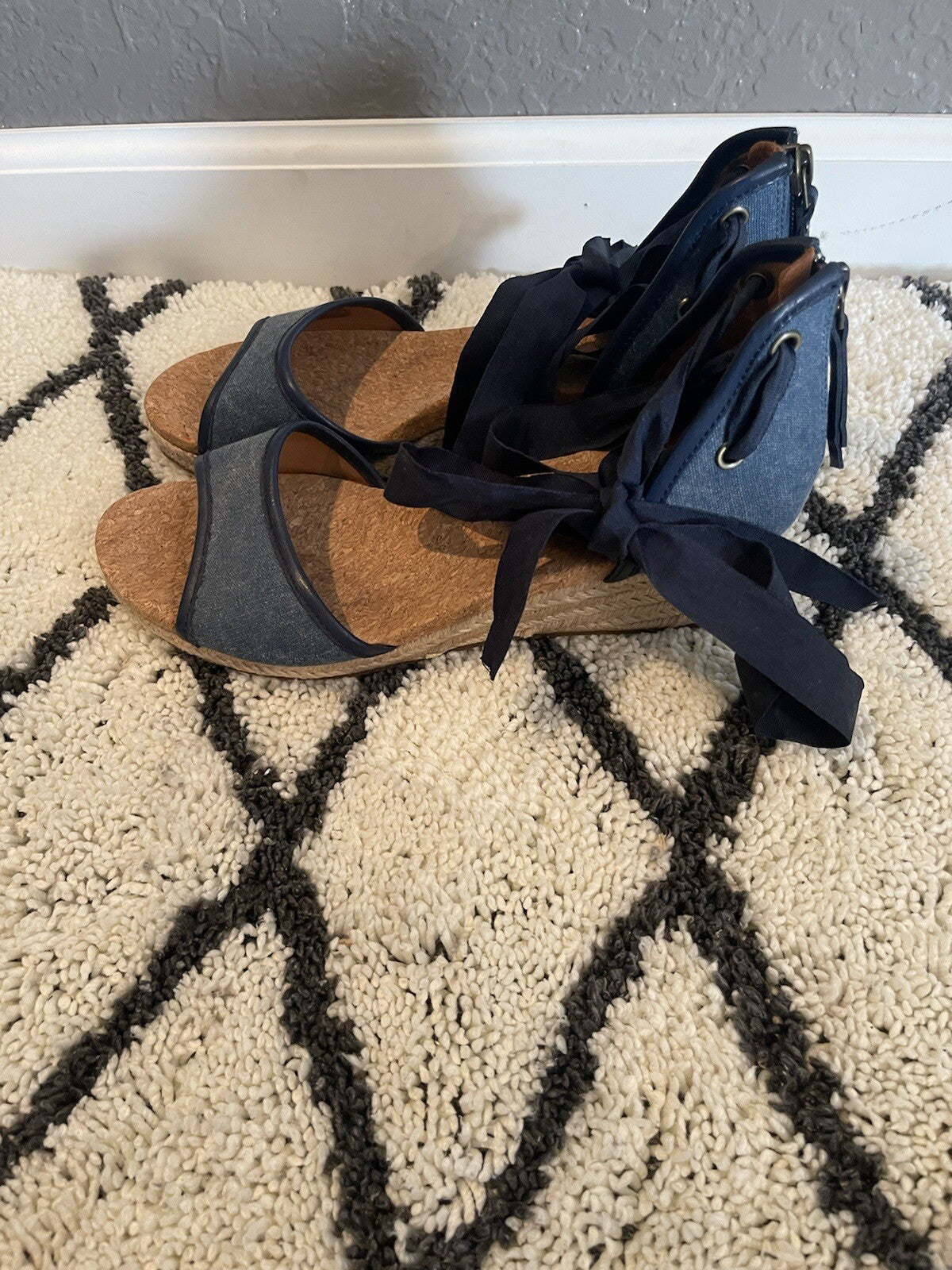 Ugg strap tie sandals brown and blue size 8