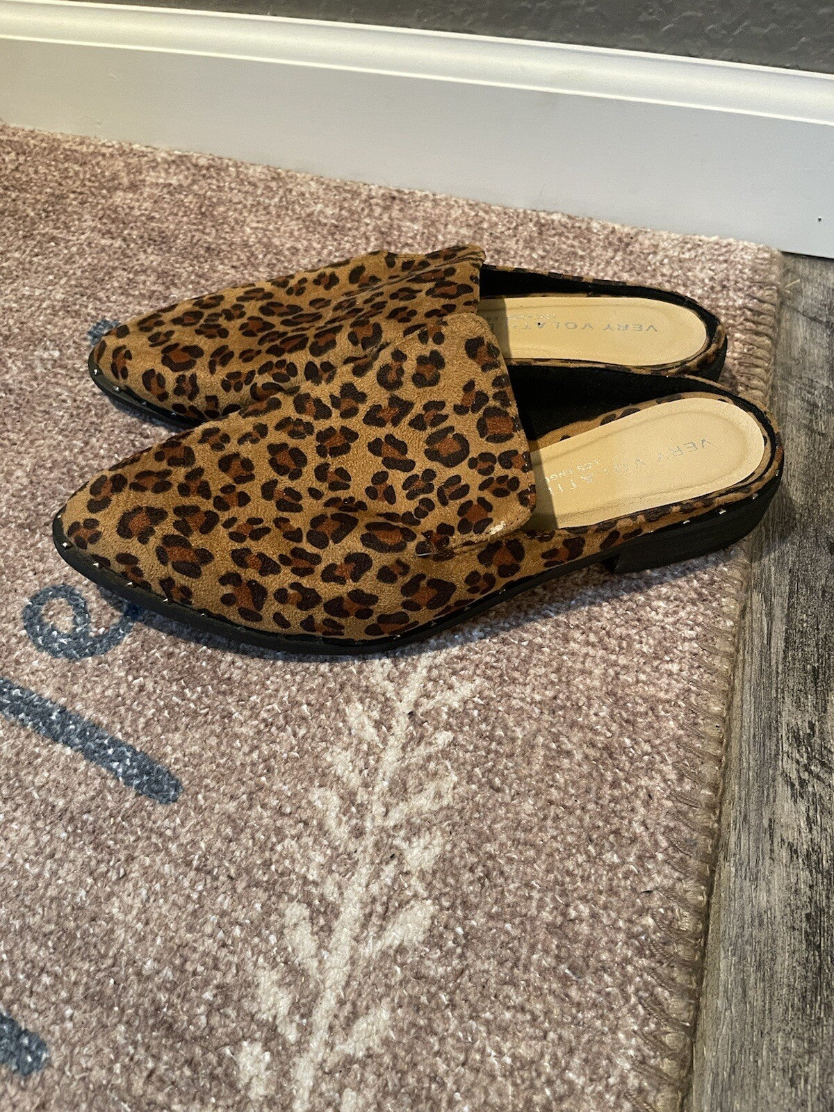 Very volatile slip On Shoes size 8 brown black animal print