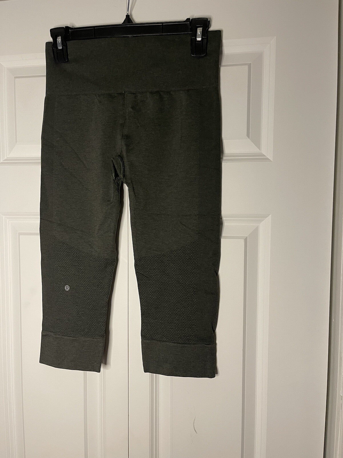 Lululemon capri leggings green size 6 