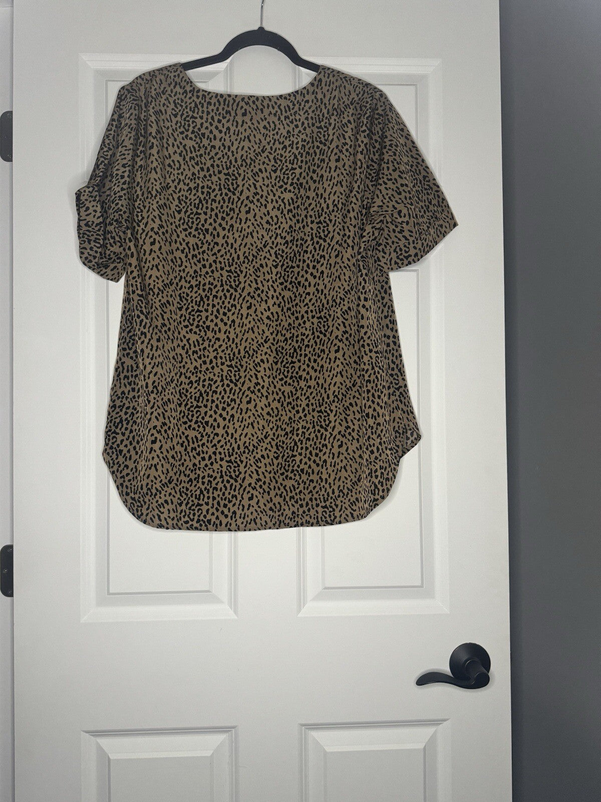 Betseys Boutique Shop Short Sleeve Blouse Xl Brown W Black Animal Print 