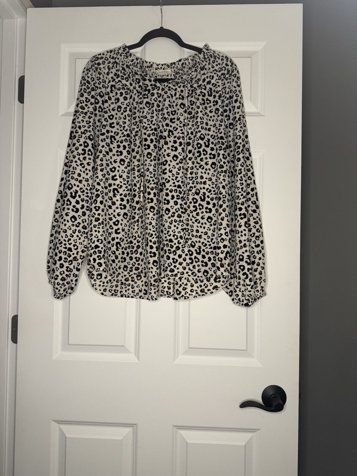Betseys Boutique Shop Xl Long Sleeve Cream W Brown Black Animal Print 