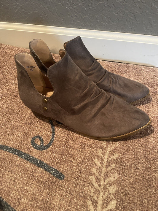 Ams booties grayish Brown  7.5